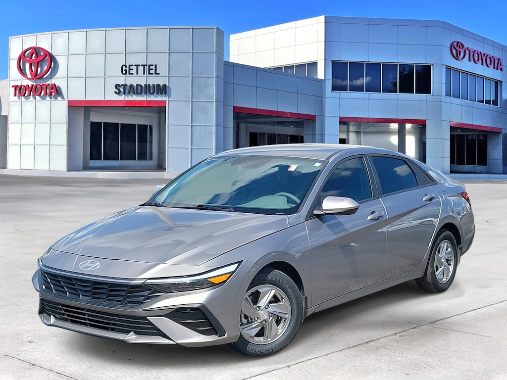 Used 2025 Hyundai Elantra SE Sedan