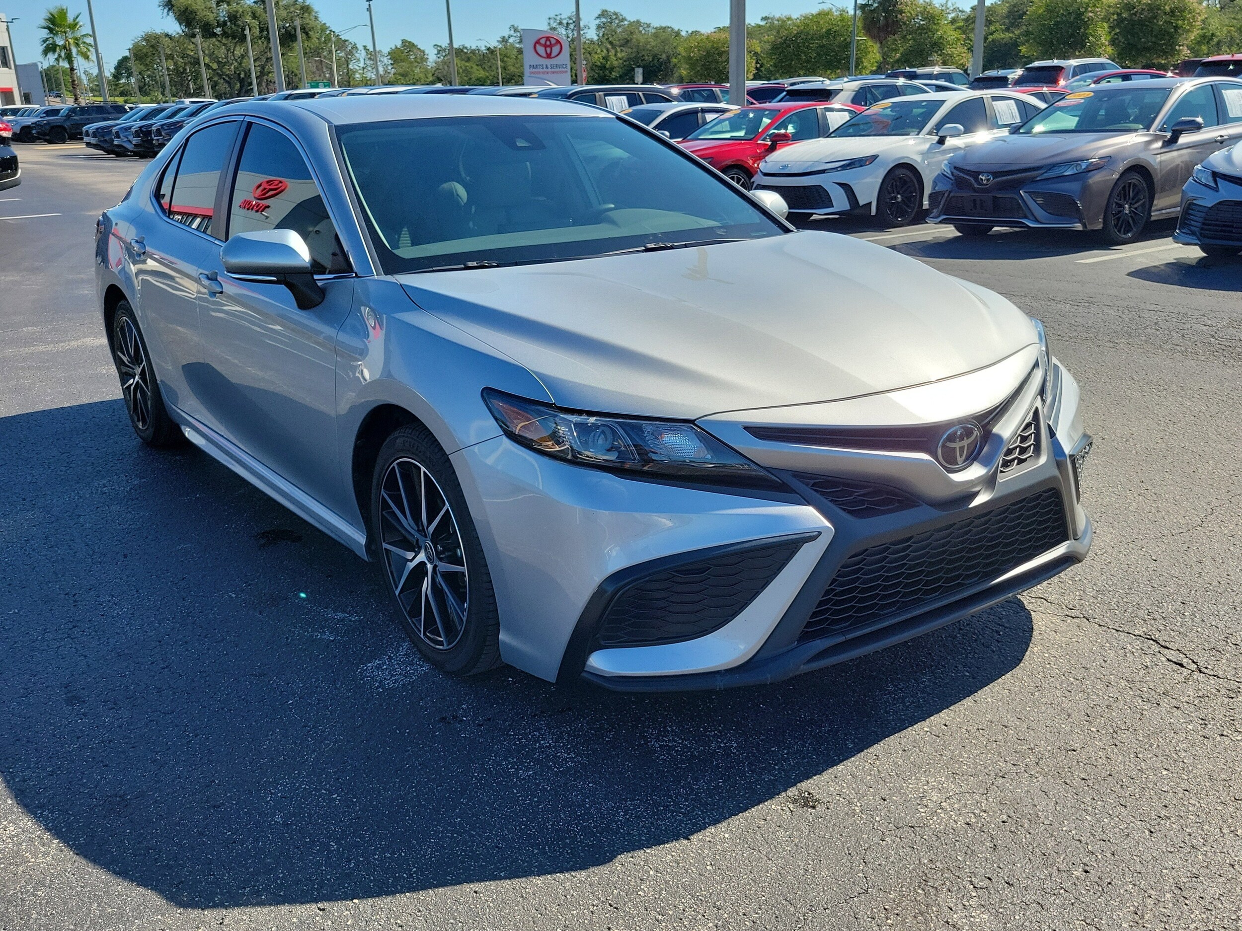 2023 Toyota Camry SE photo 2