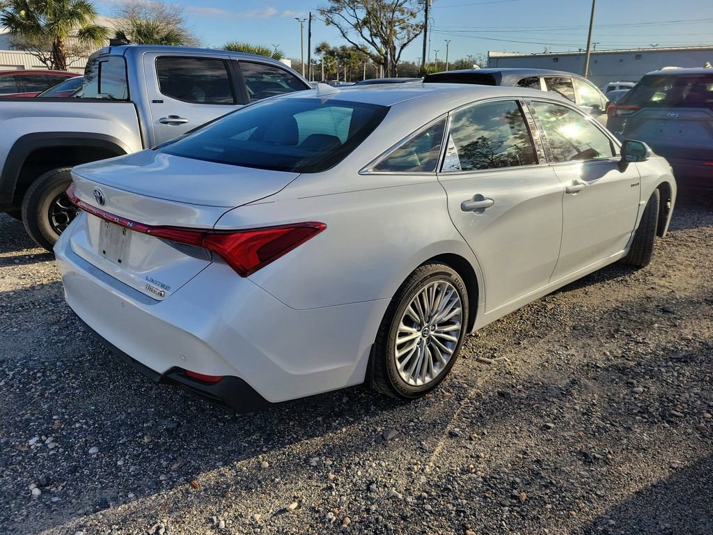 Used 2019 Toyota Avalon Hybrid XLE Sedan