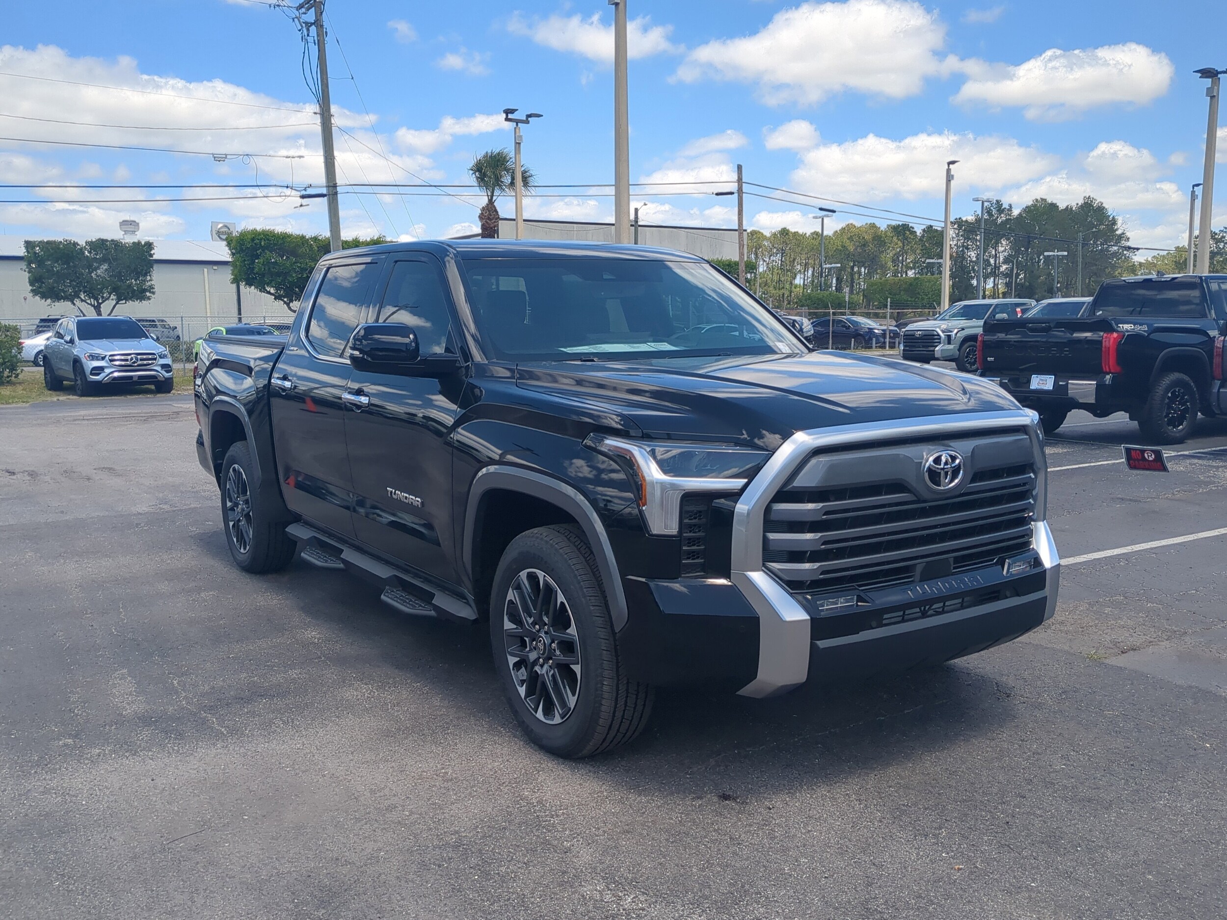 2025 Toyota Tundra Limited photo 2
