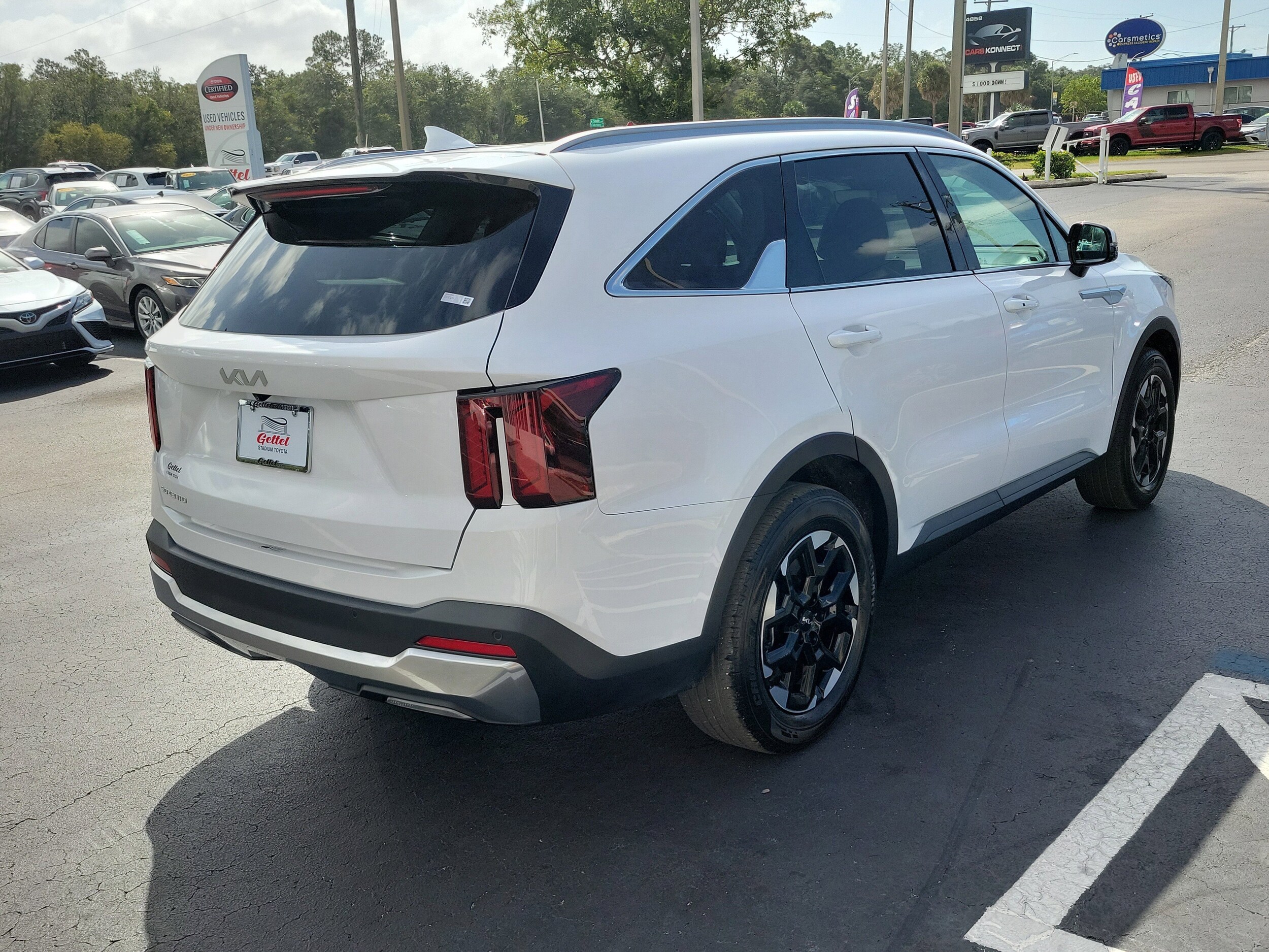 2024 Kia Sorento S photo 3