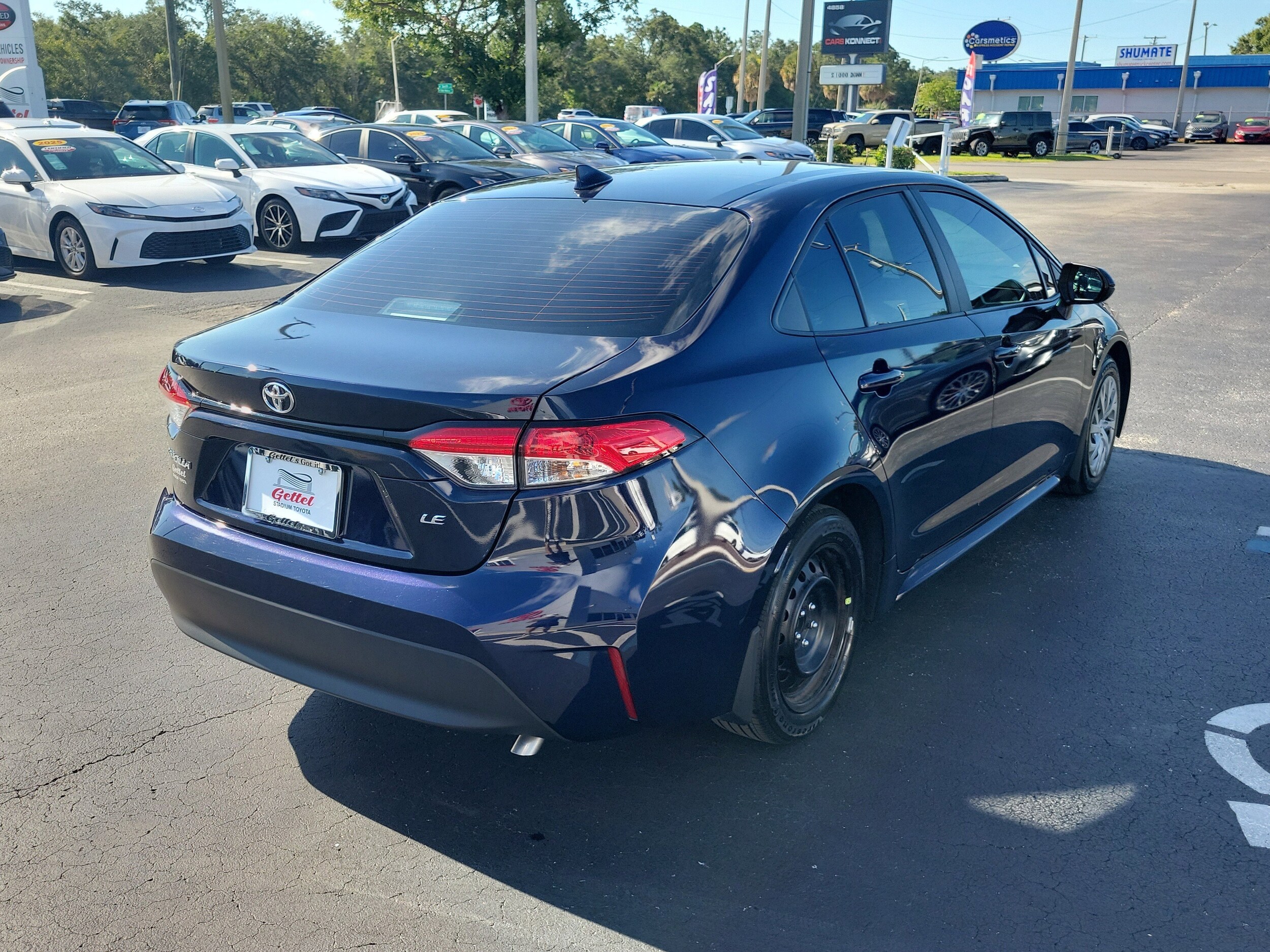 2025 Toyota Corolla LE photo 3