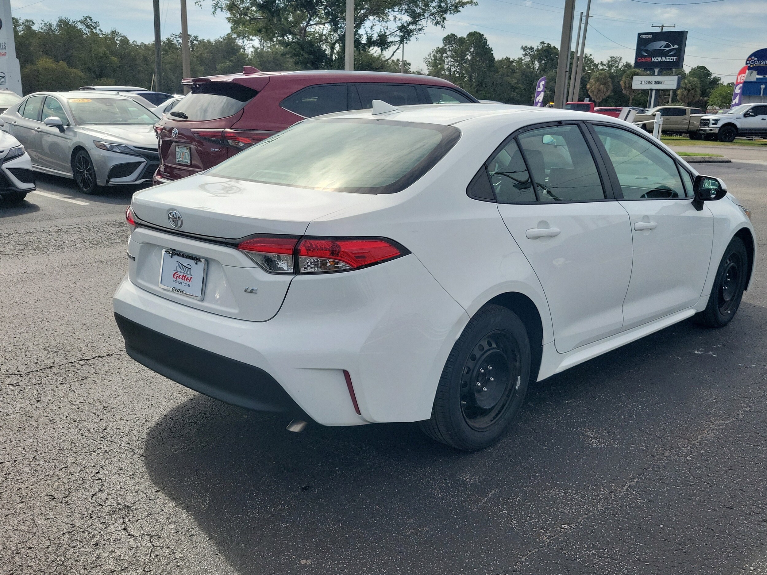2023 Toyota Corolla LE photo 2