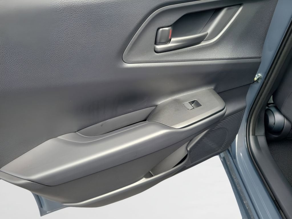 2026 Toyota Prius Plug-in Hybrid SE - Photo 8