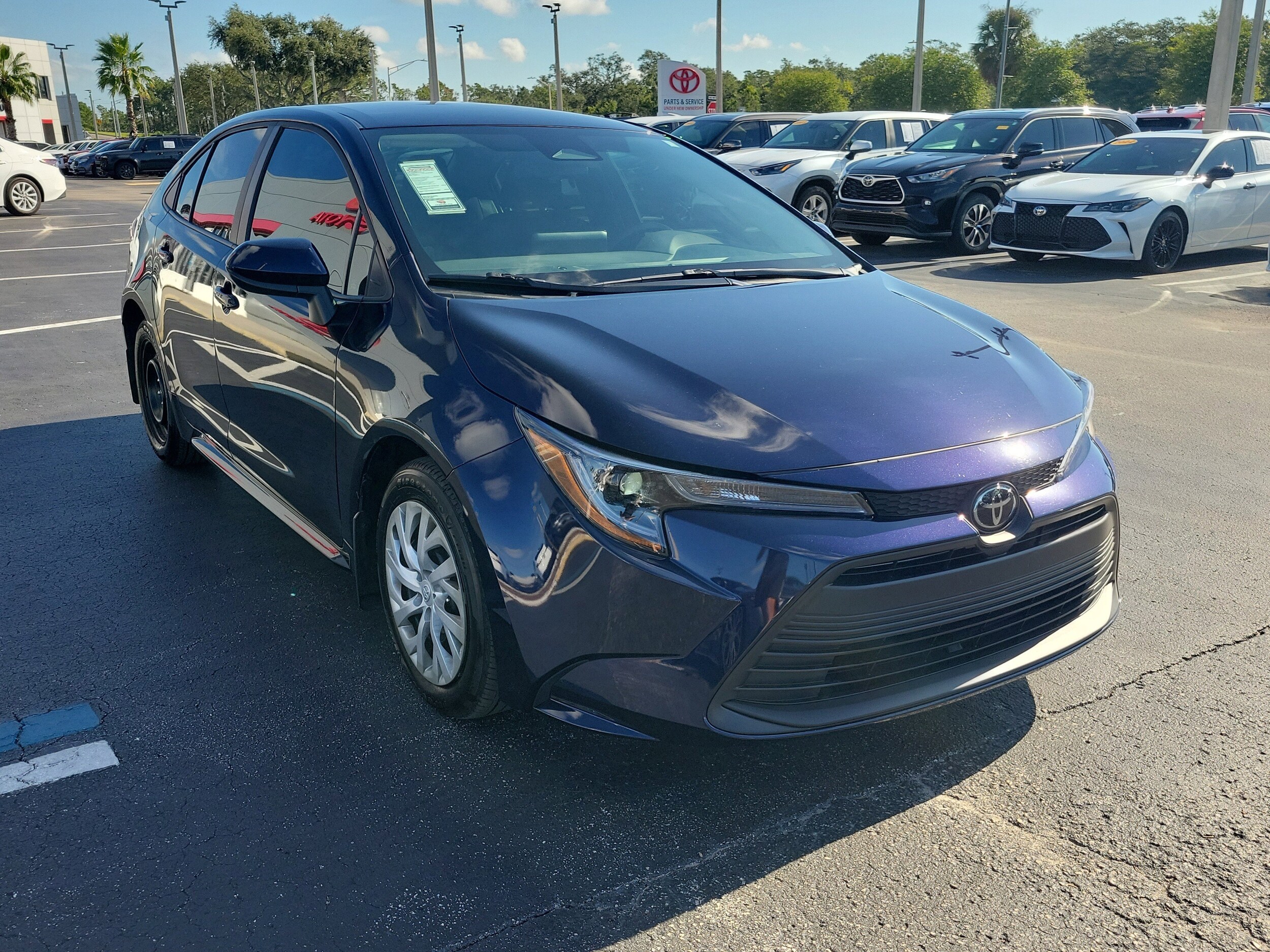2025 Toyota Corolla LE photo 2