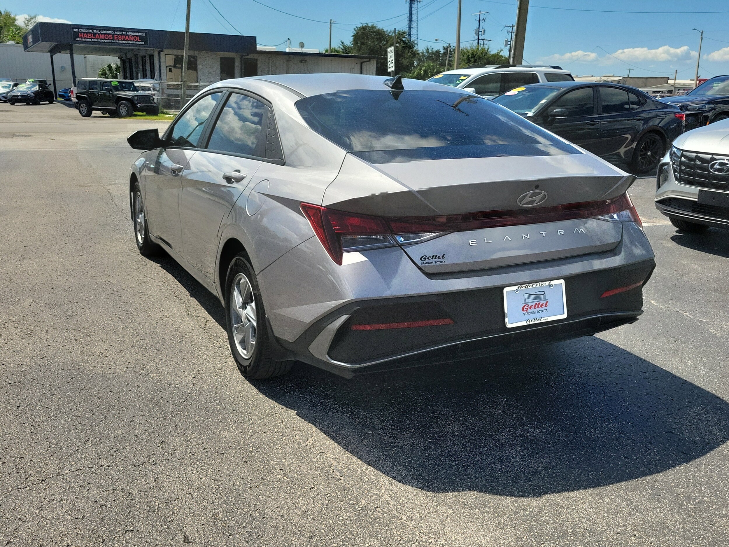 2025 Hyundai Elantra SE photo 2