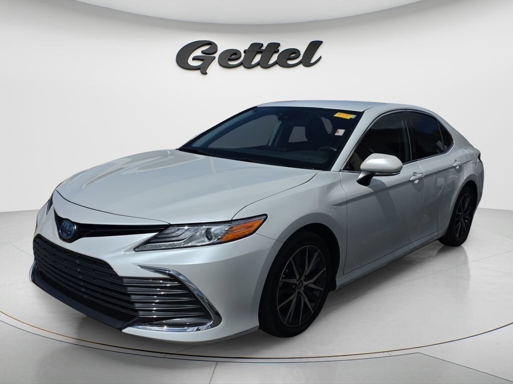 Used 2022 Toyota Camry Hybrid XLE Sedan
