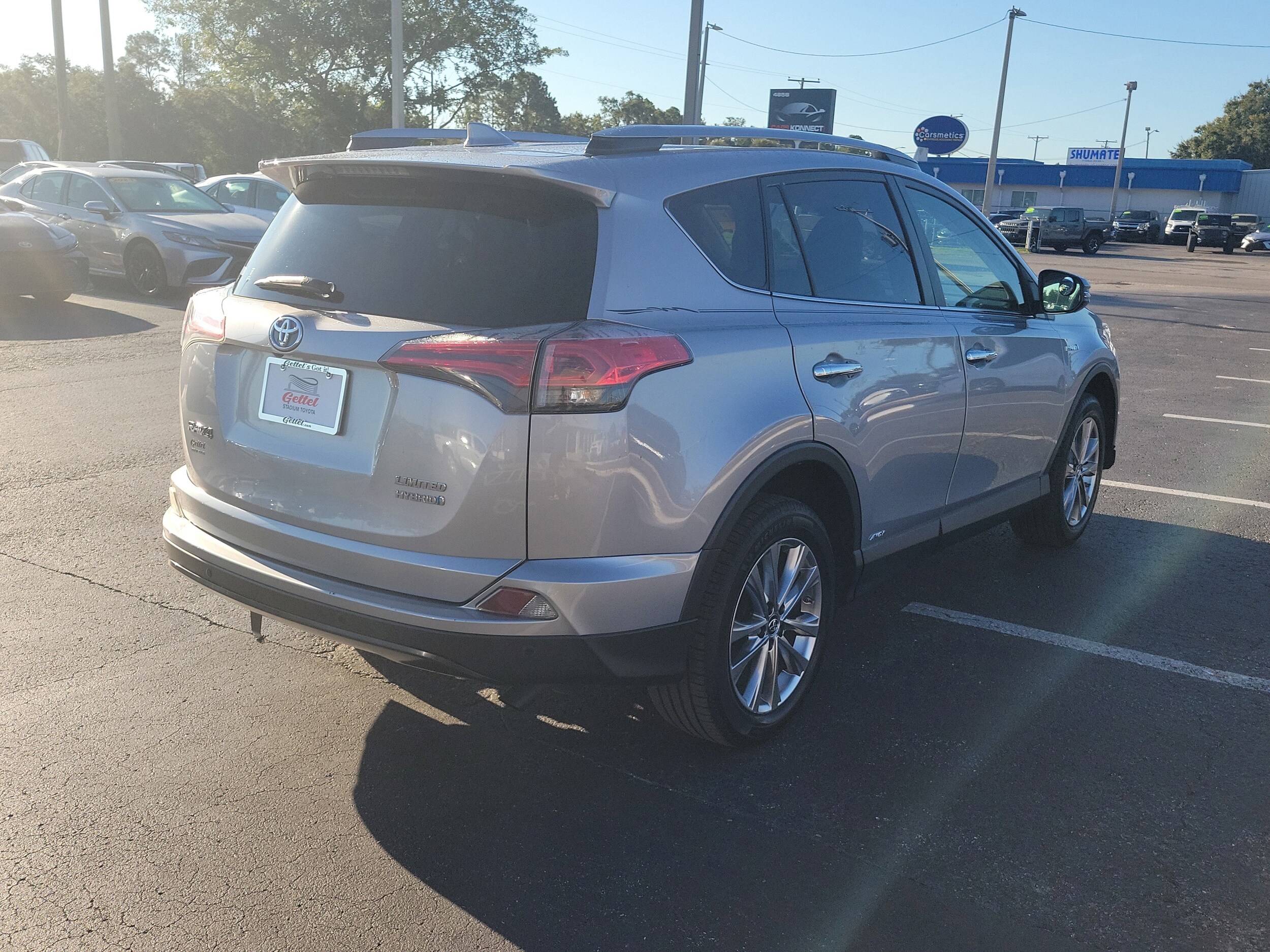 2017 Toyota RAV4 Hybrid Limited photo 2