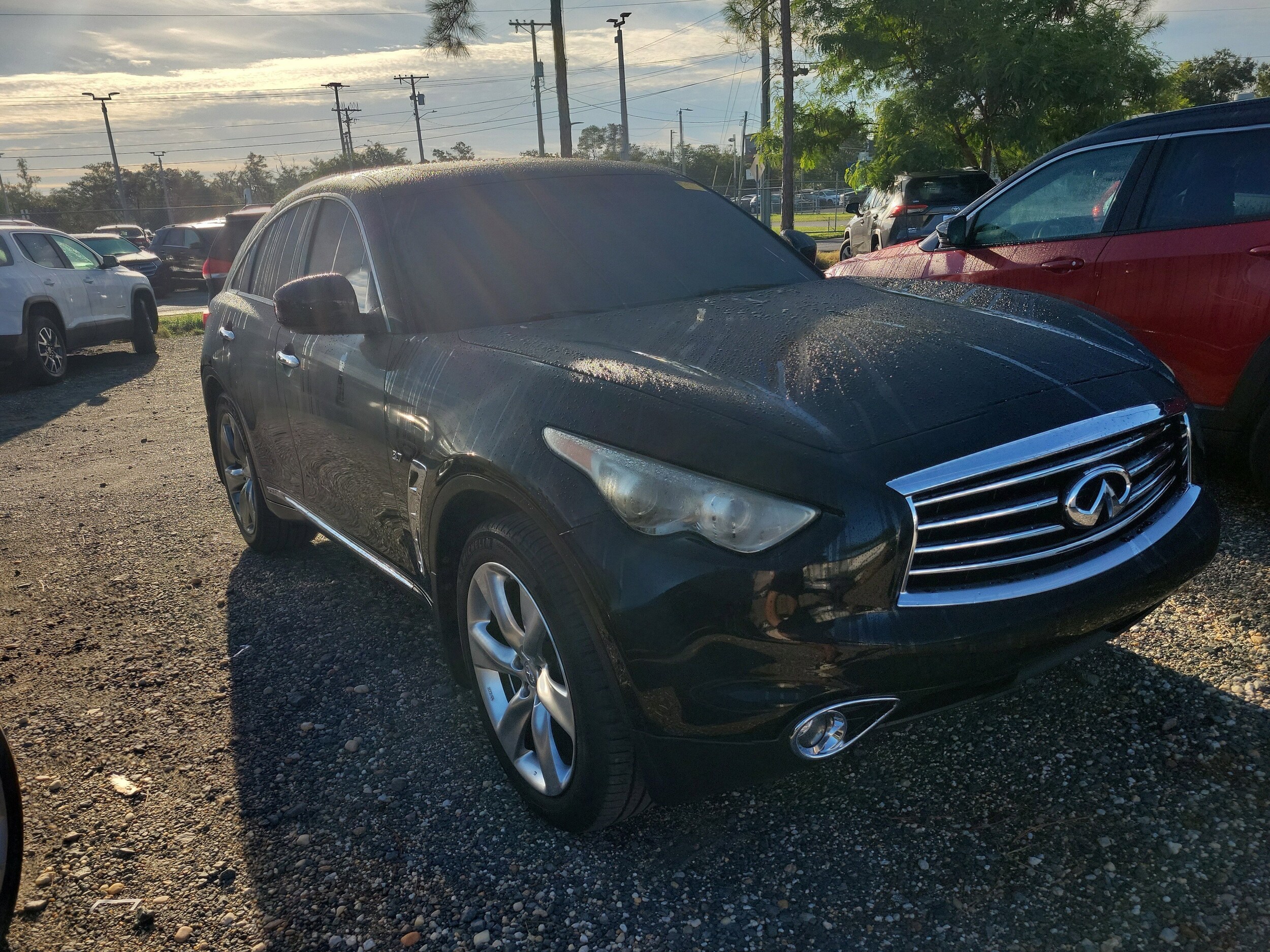 2016 Infiniti QX70 photo 2
