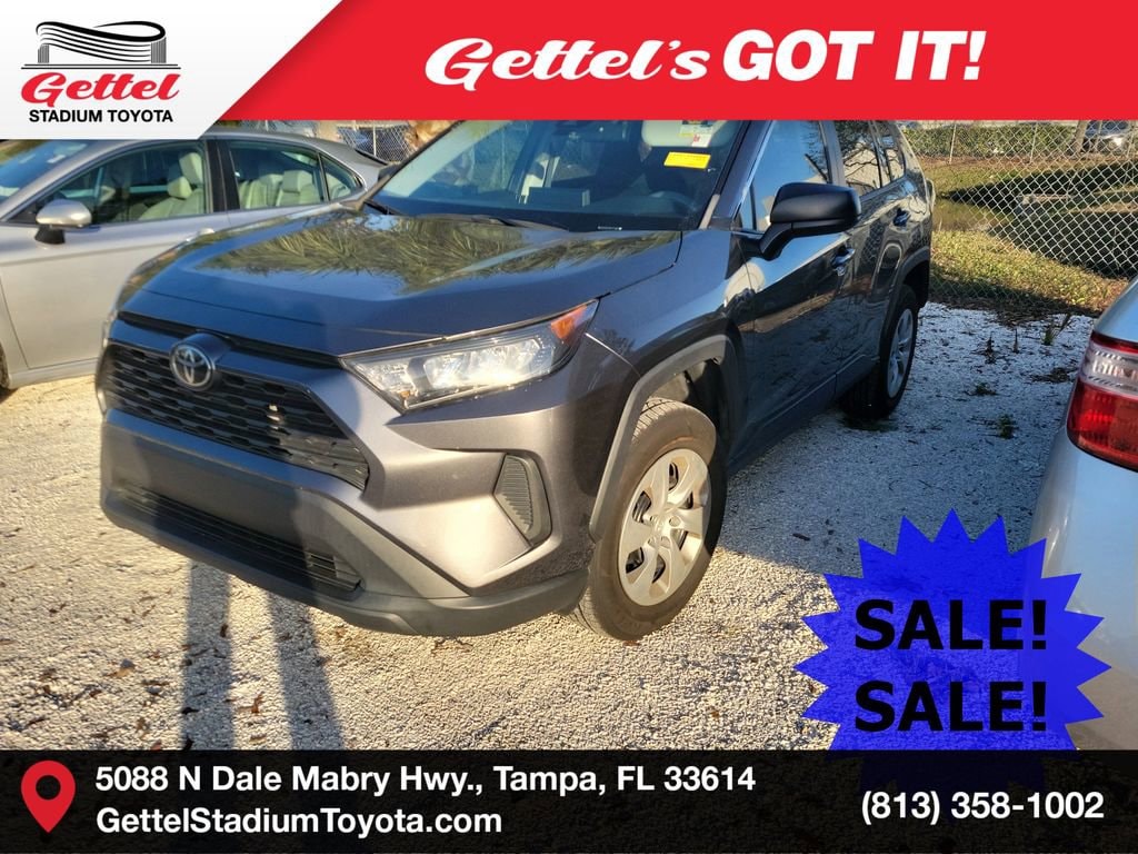 2022 Toyota RAV4 LE's photo