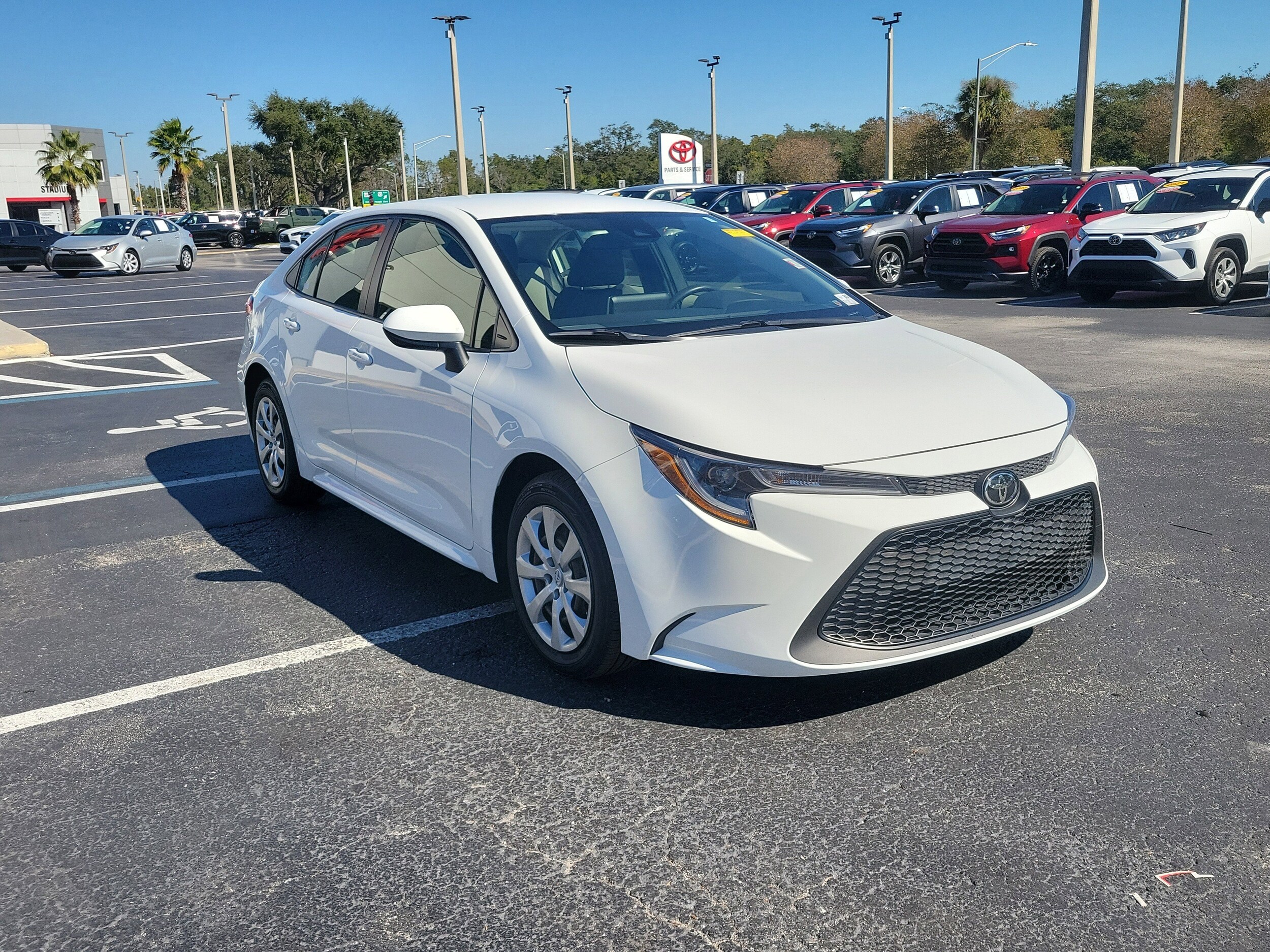 2021 Toyota Corolla LE photo 2