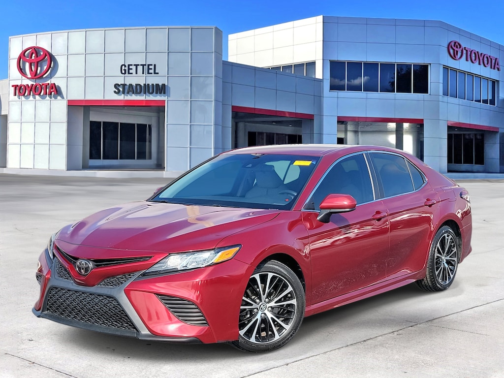 Used 2018 Toyota Camry SE Sedan