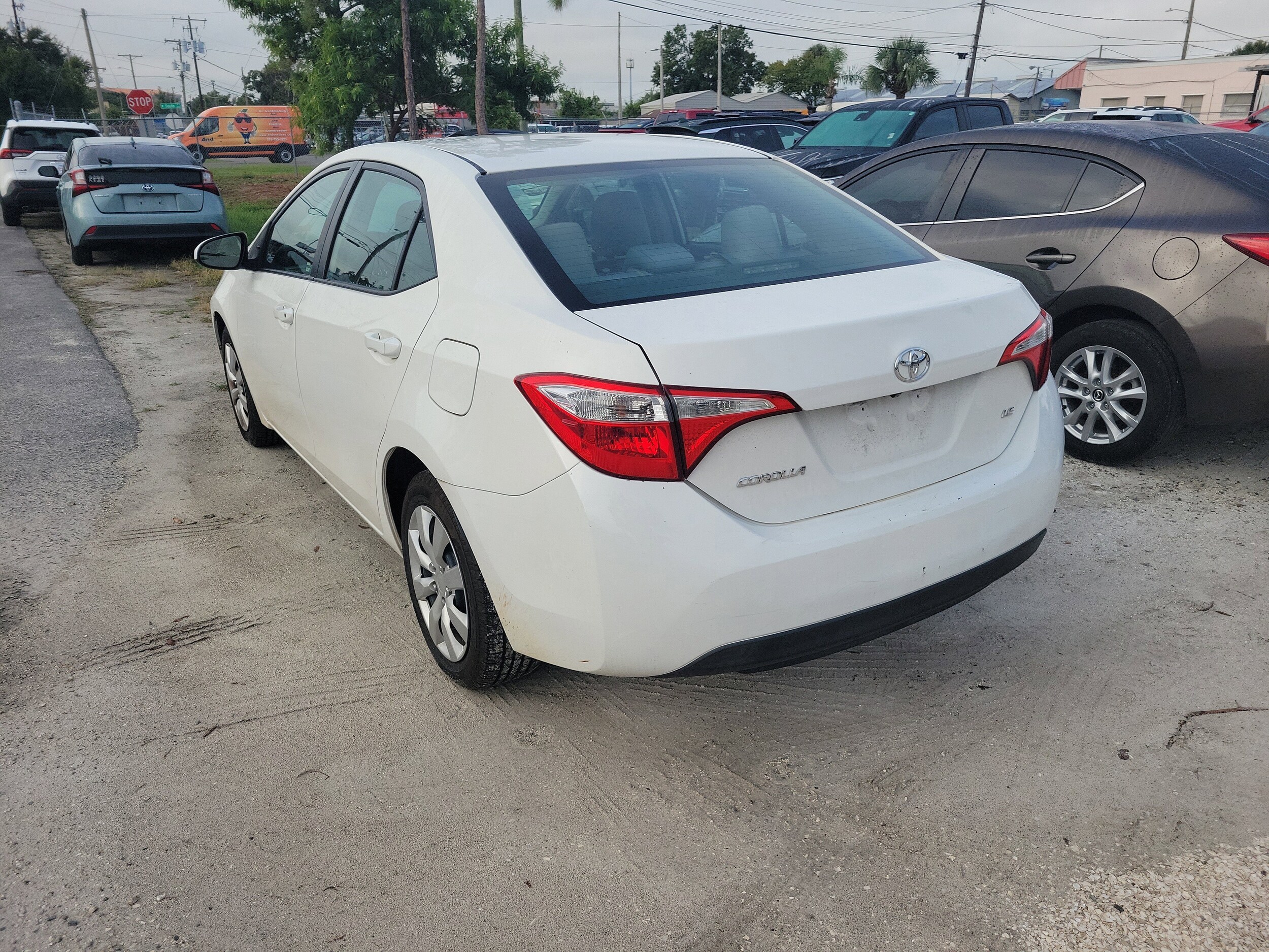 2016 Toyota Corolla LE photo 3