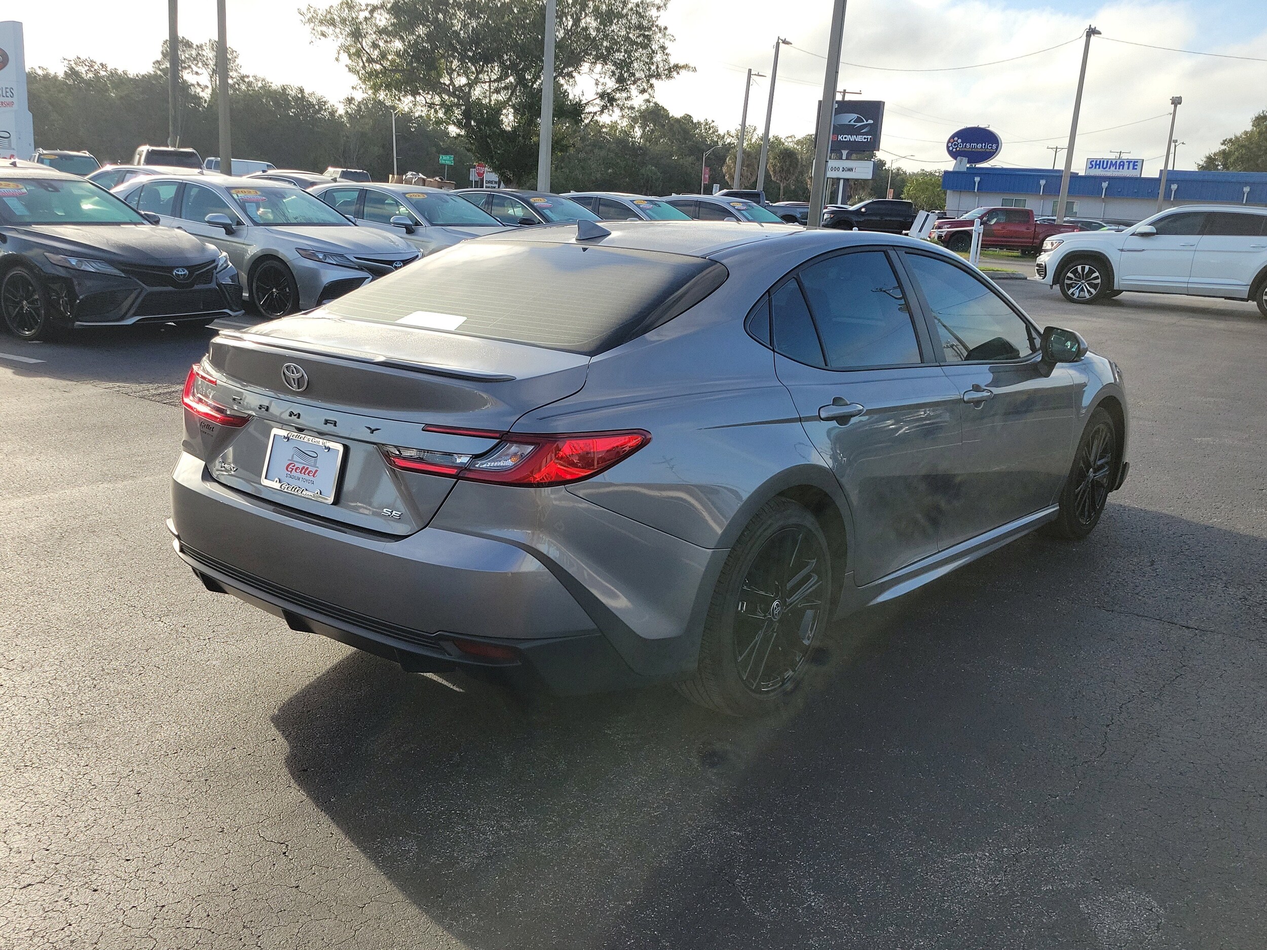 2025 Toyota Camry SE photo 3
