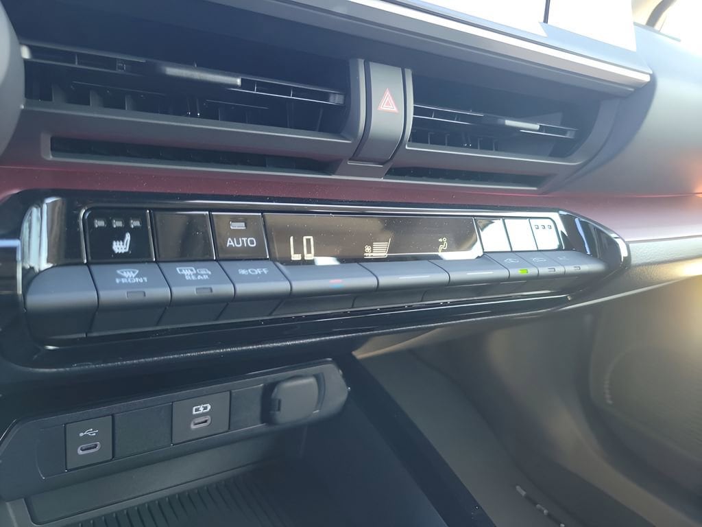 2026 Toyota Prius Plug-in Hybrid XSE - Photo 20