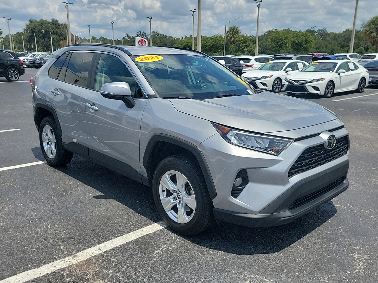 Used 2021 Toyota RAV4 XLE with VIN 2T3W1RFV6MW163672 for sale in Tampa, FL