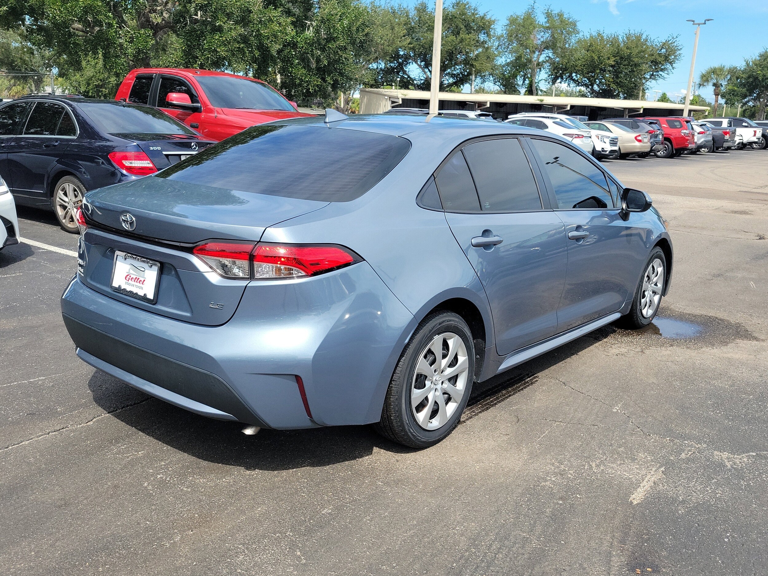 2020 Toyota Corolla LE photo 2