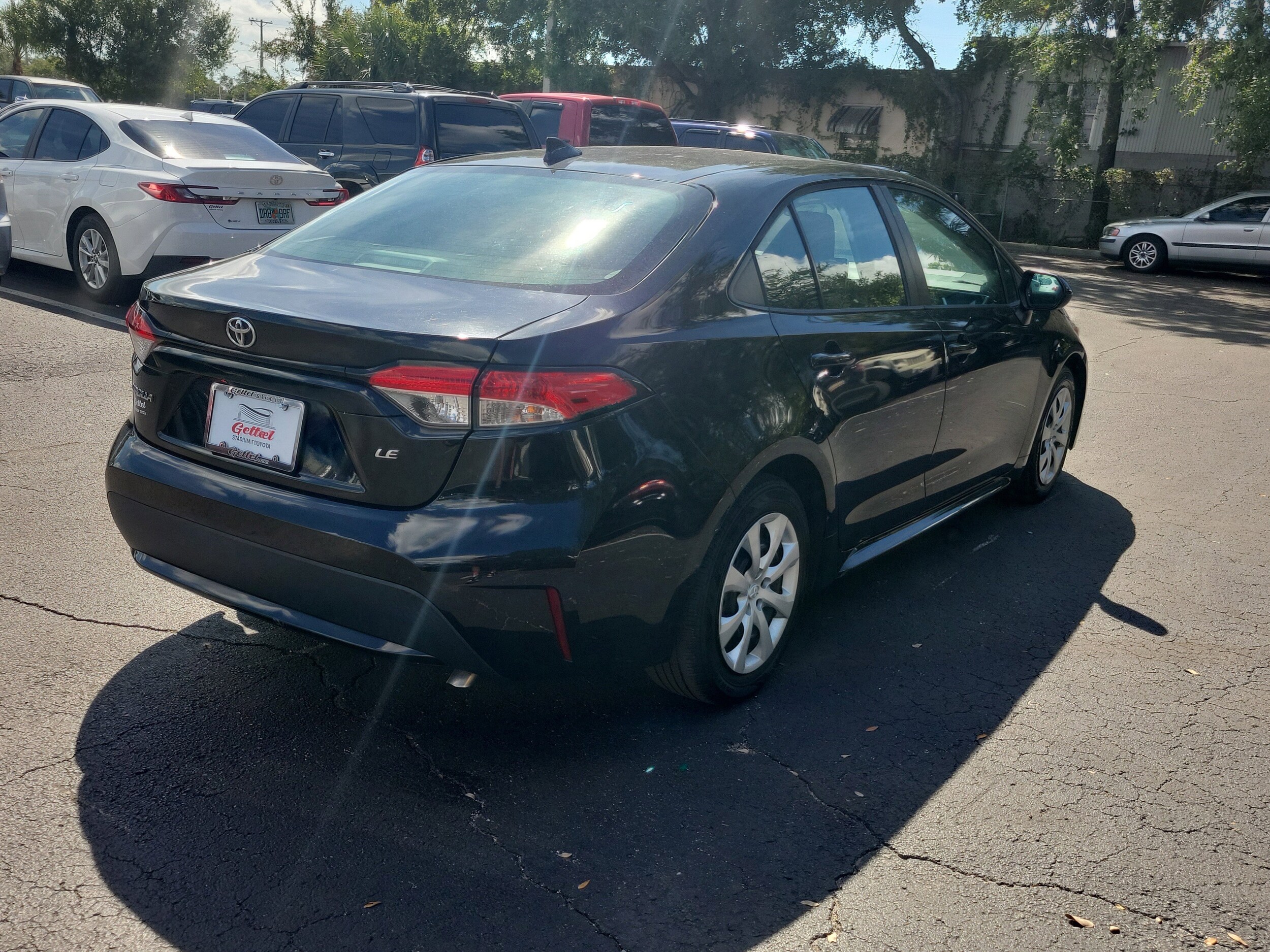 2021 Toyota Corolla LE photo 2
