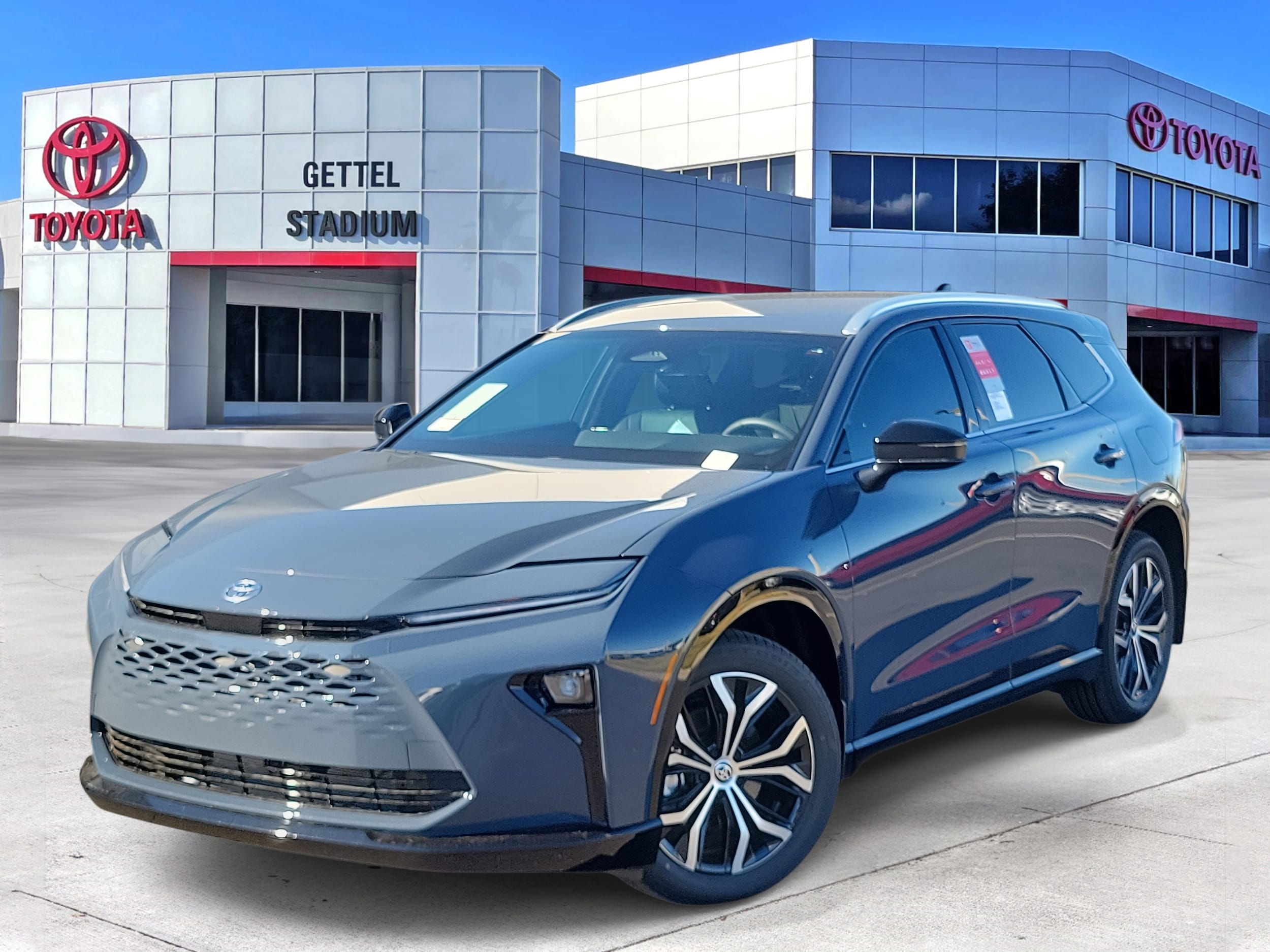 2025 Toyota Crown Signia XLE's photo