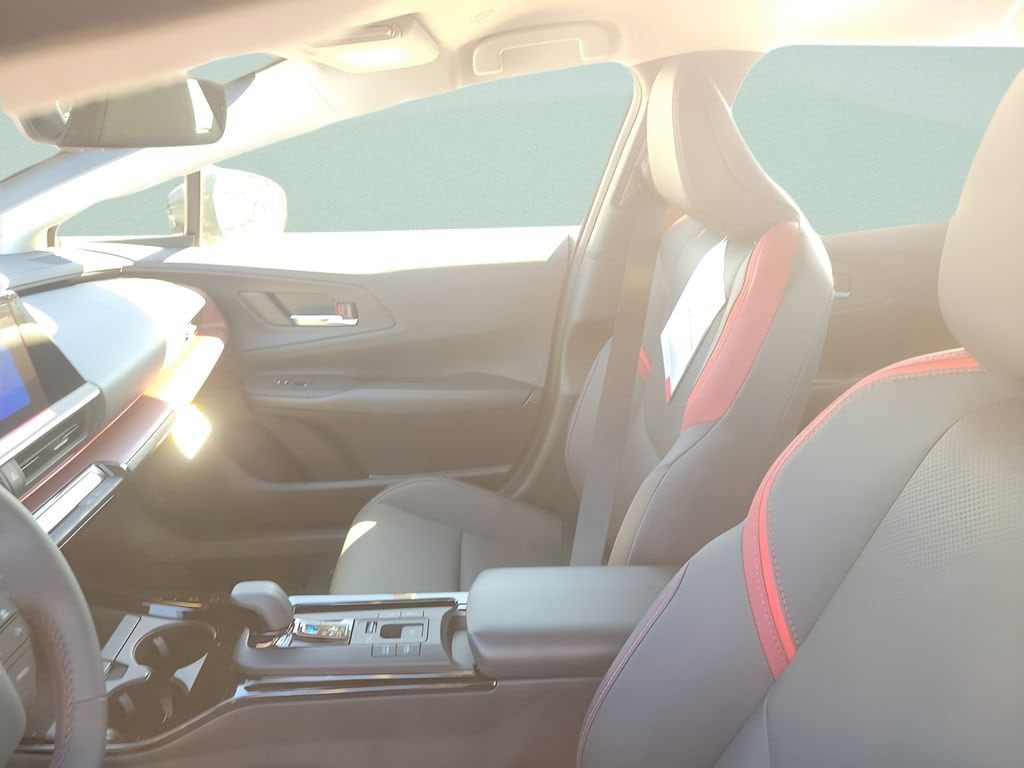 2026 Toyota Prius Plug-in Hybrid XSE - Photo 17
