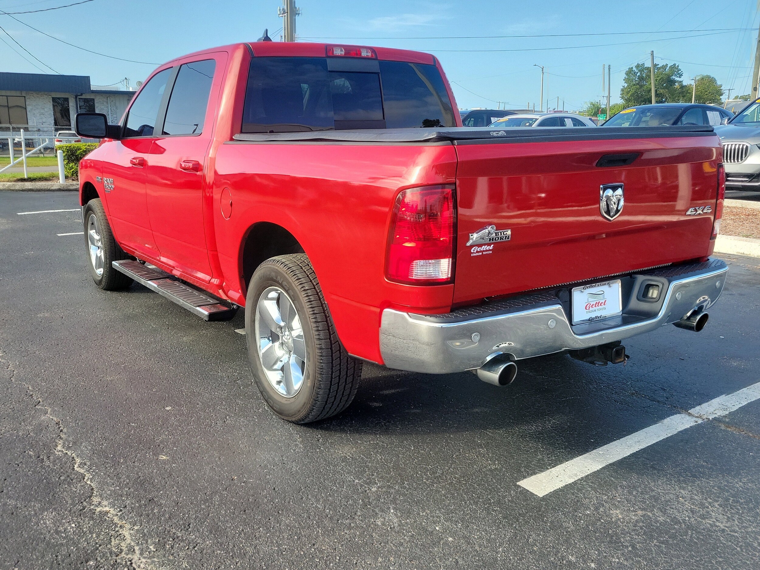 2019 Ram 1500 SLT photo 3