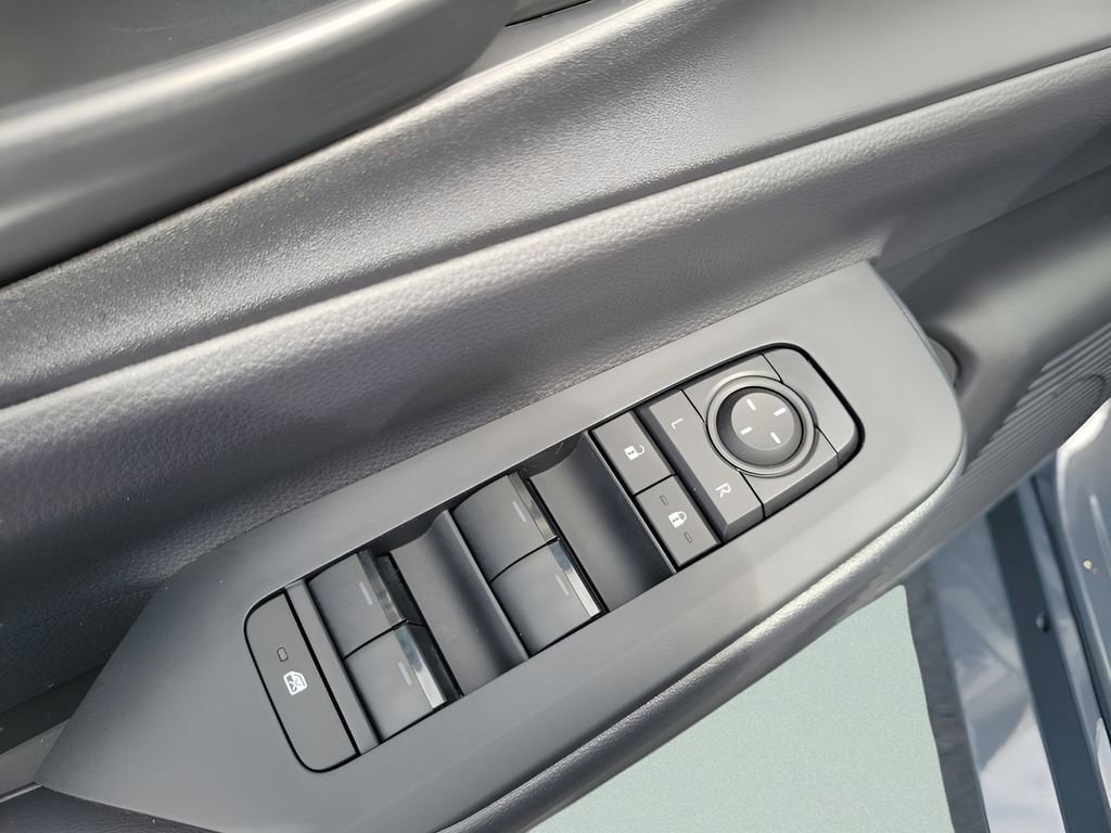 2026 Toyota Prius Plug-in Hybrid SE - Photo 16