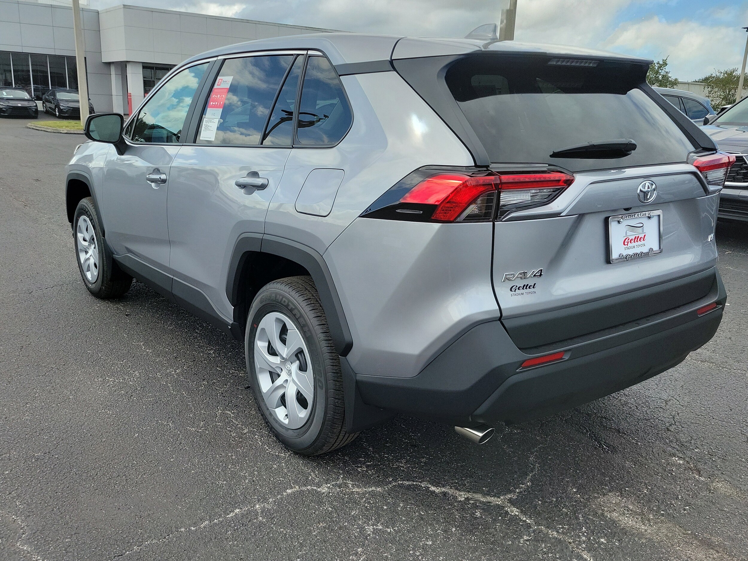 2025 Toyota RAV4 LE photo 3