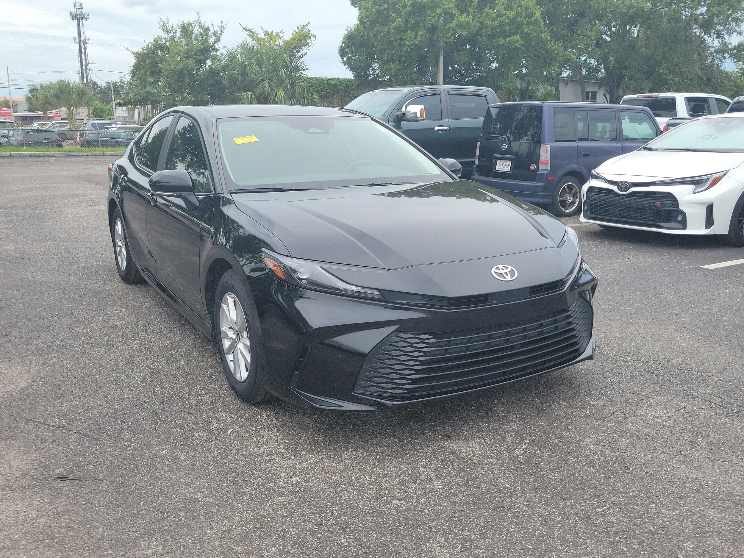2025 Toyota Camry LE photo 2