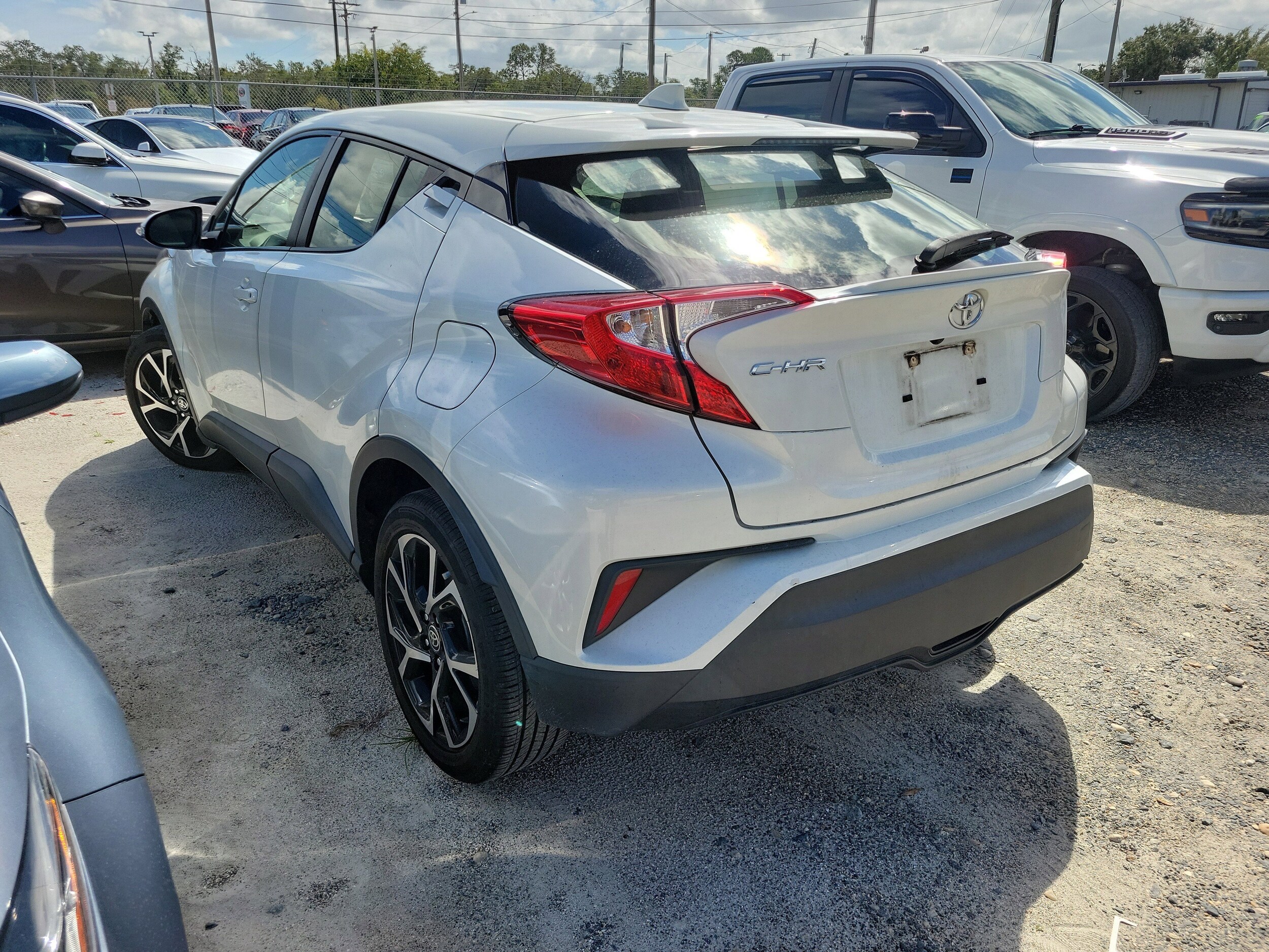 2021 Toyota C-HR XLE photo 2