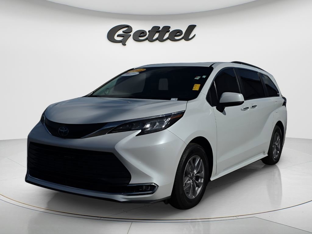 2022 Toyota Sienna XLE 7-Passenger Hybrid FWD's photo