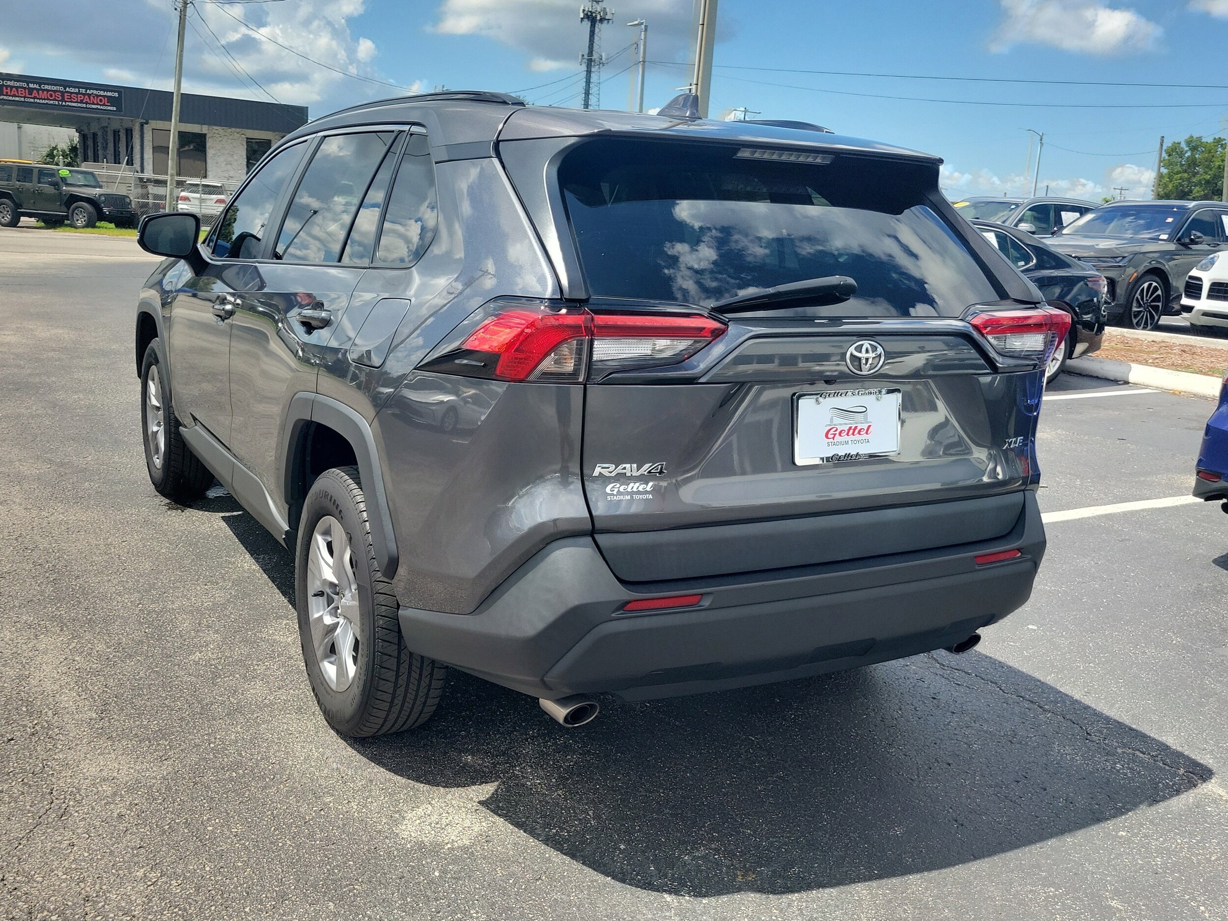 2022 Toyota RAV4 XLE photo 3