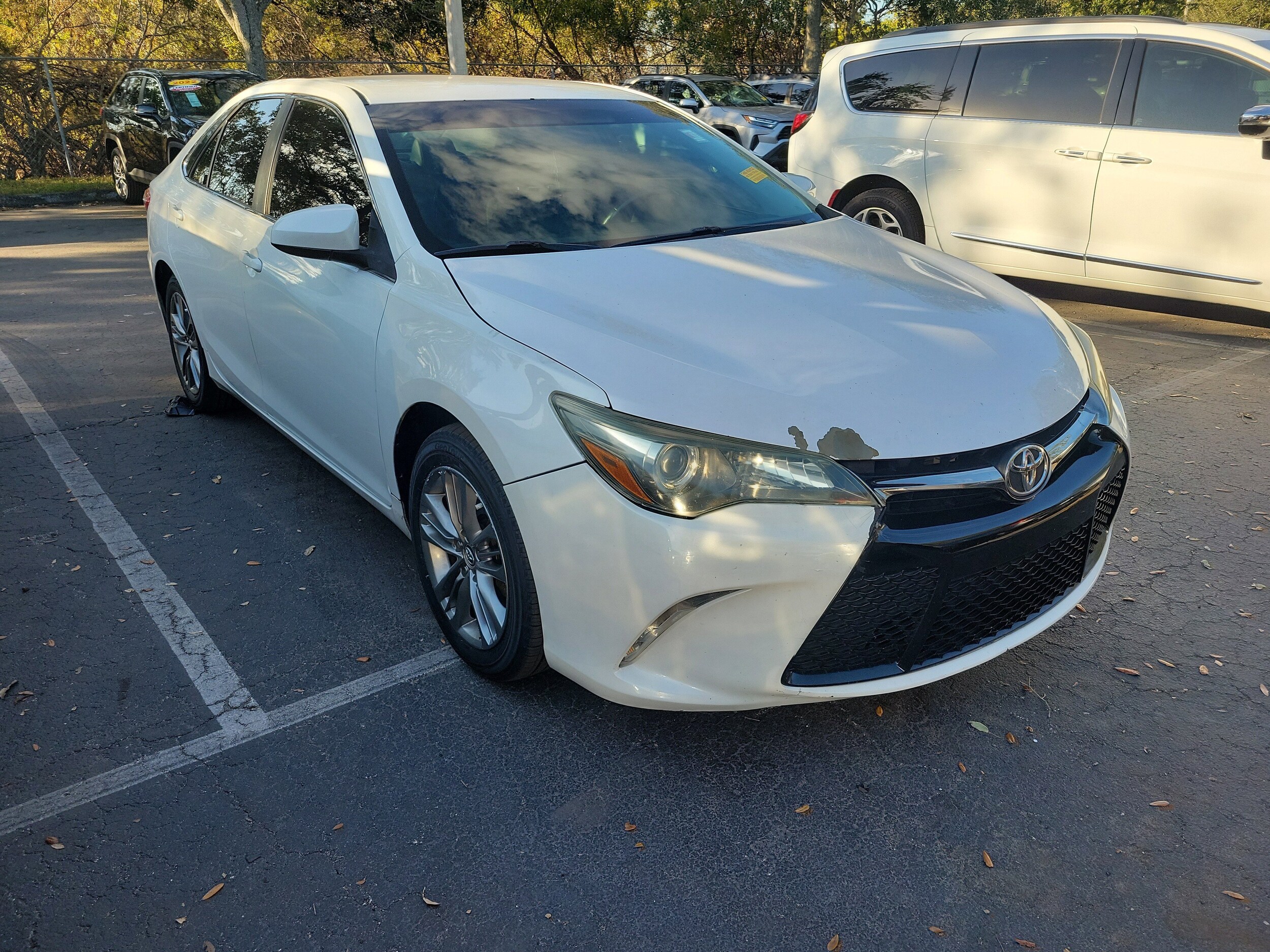 2015 Toyota Camry SE photo 2