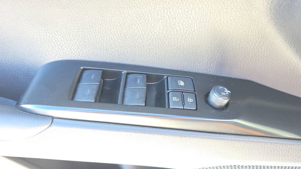 2026 Toyota Camry SE - Photo 19