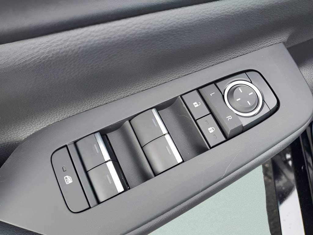 2026 Toyota Prius Plug-in Hybrid XSE - Photo 19