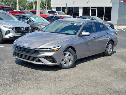 2025 Hyundai Elantra SE Sedan