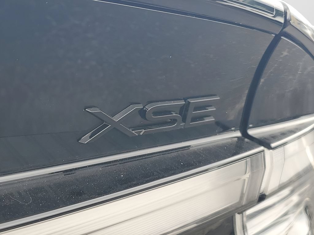 2026 Toyota Prius Plug-in Hybrid XSE - Photo 8