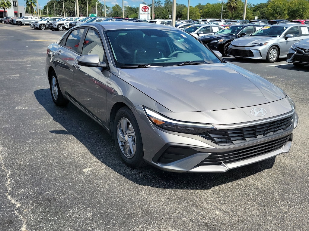 Used 2025 Hyundai Elantra SE Sedan