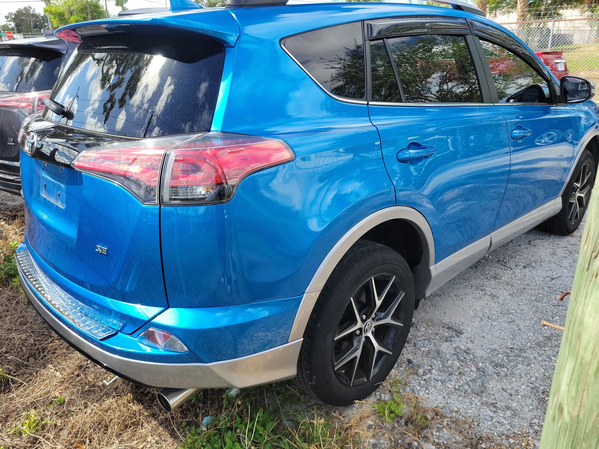 2018 Toyota RAV4 SE photo 2