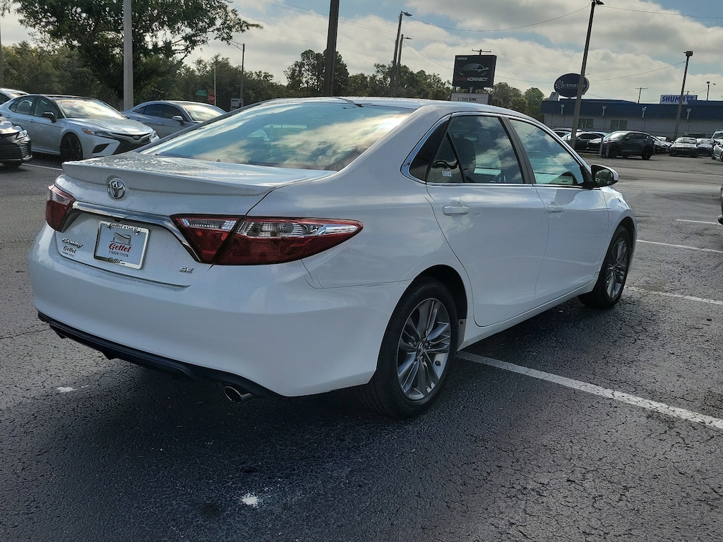 Used 2016 Toyota Camry SE Sedan