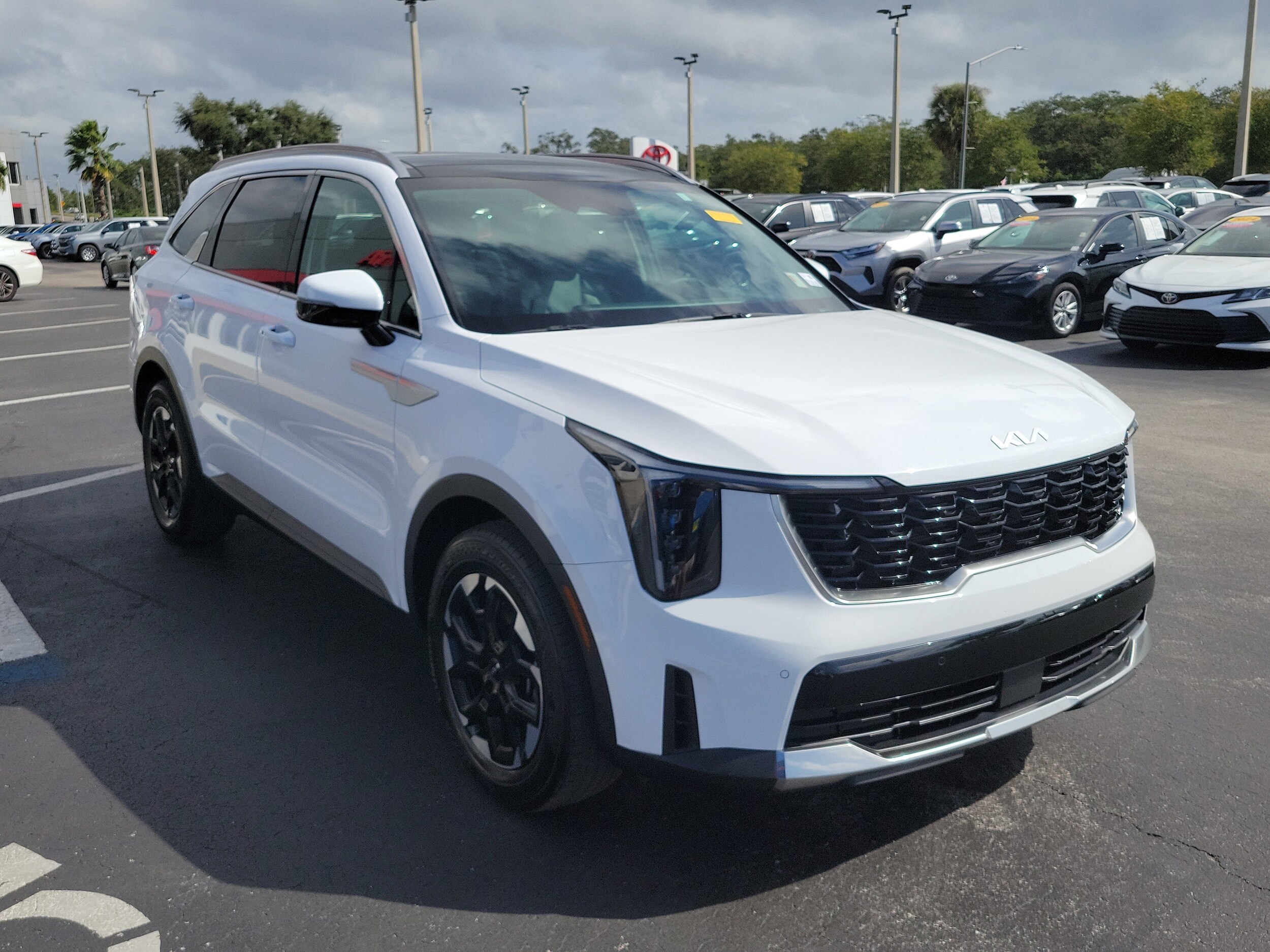2024 Kia Sorento S photo 2
