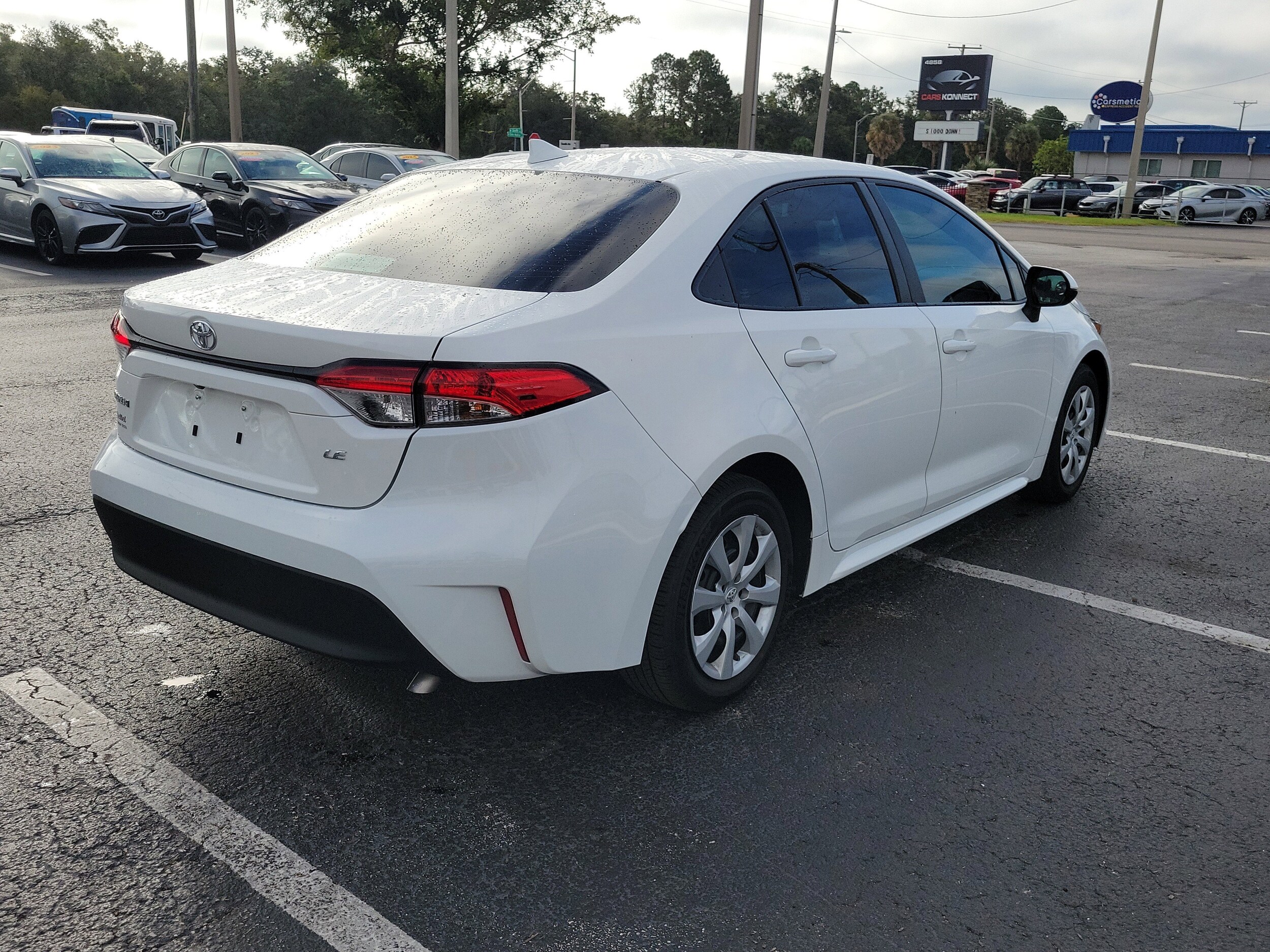 2022 Toyota Corolla LE photo 3