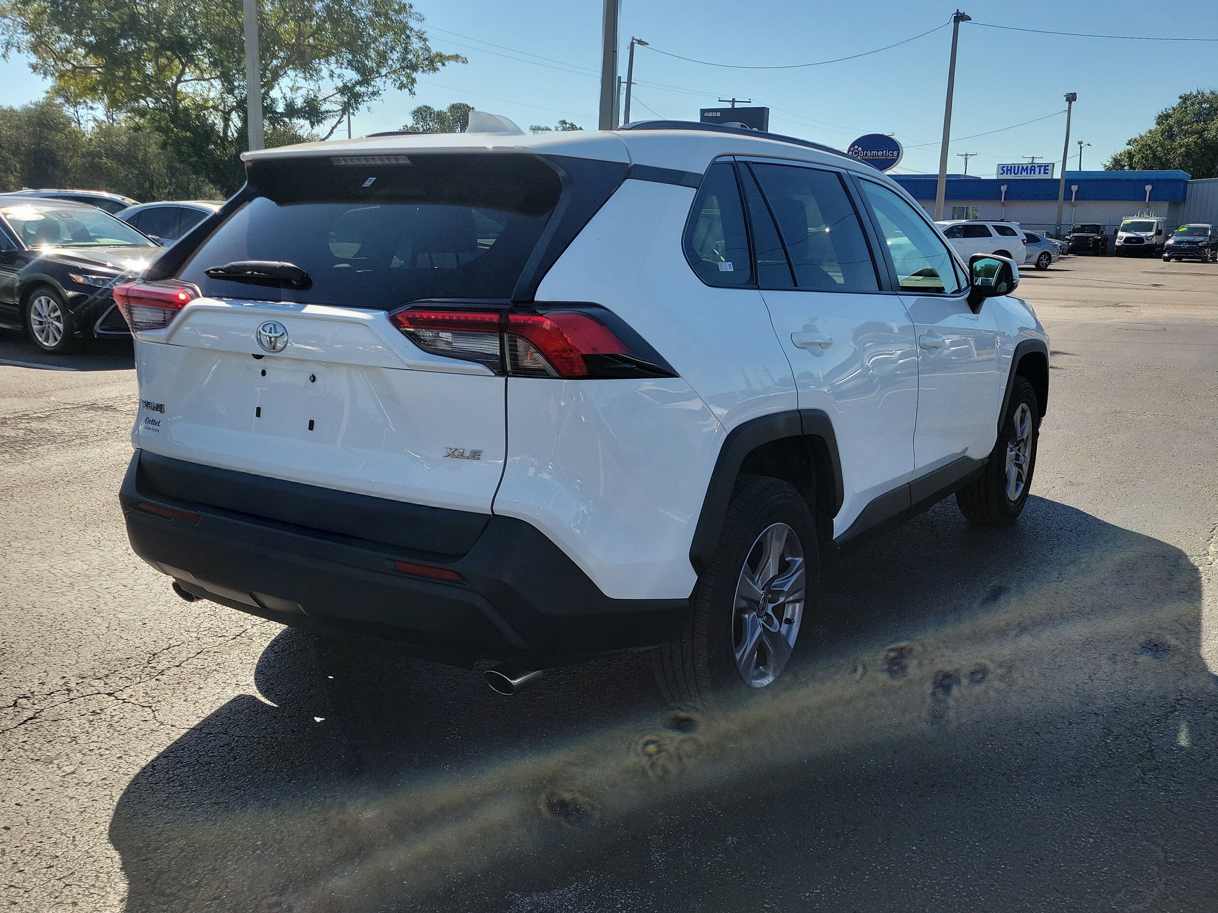 2024 Toyota RAV4 XLE photo 3