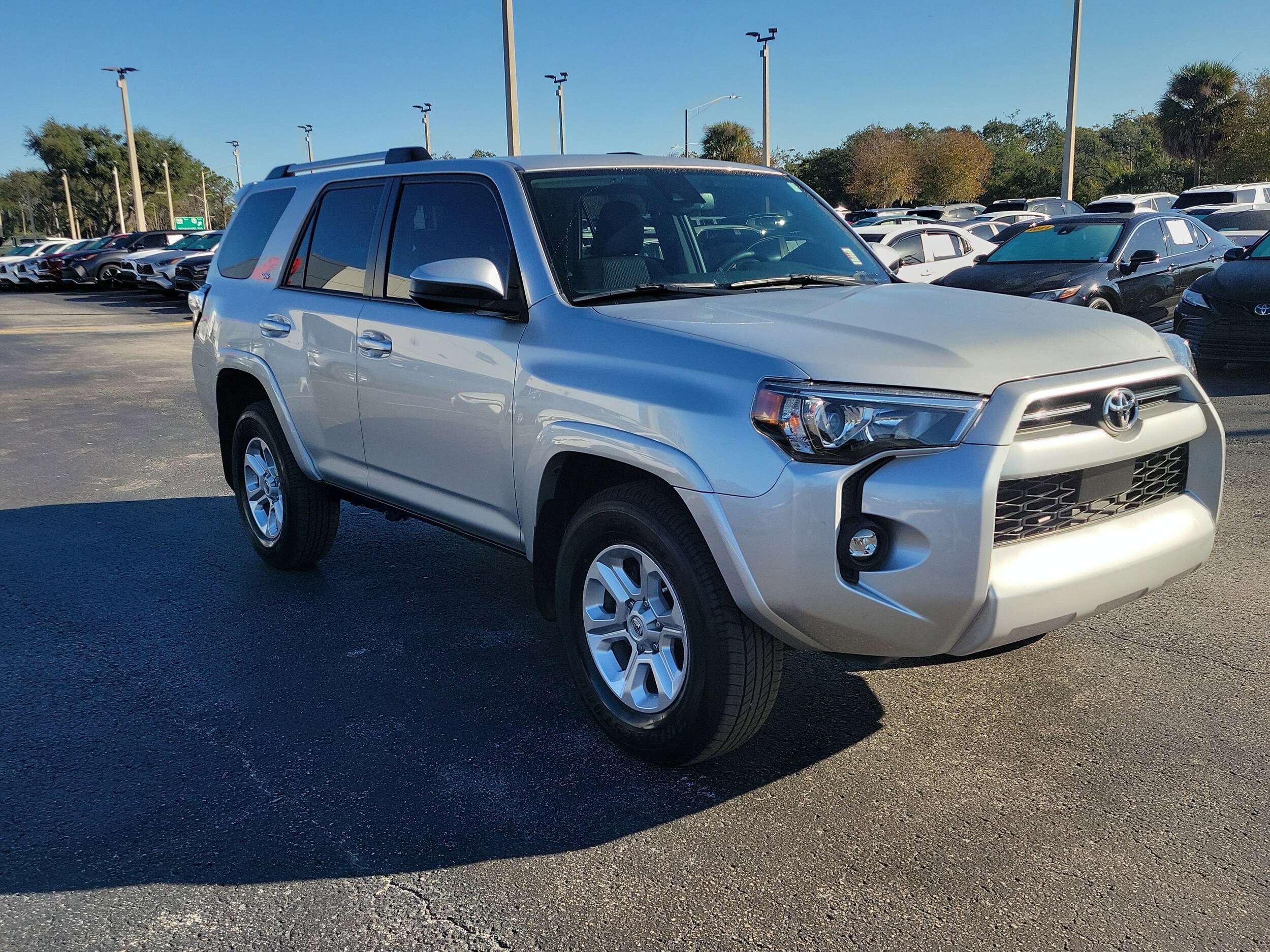 2022 Toyota 4Runner SR5 photo 2
