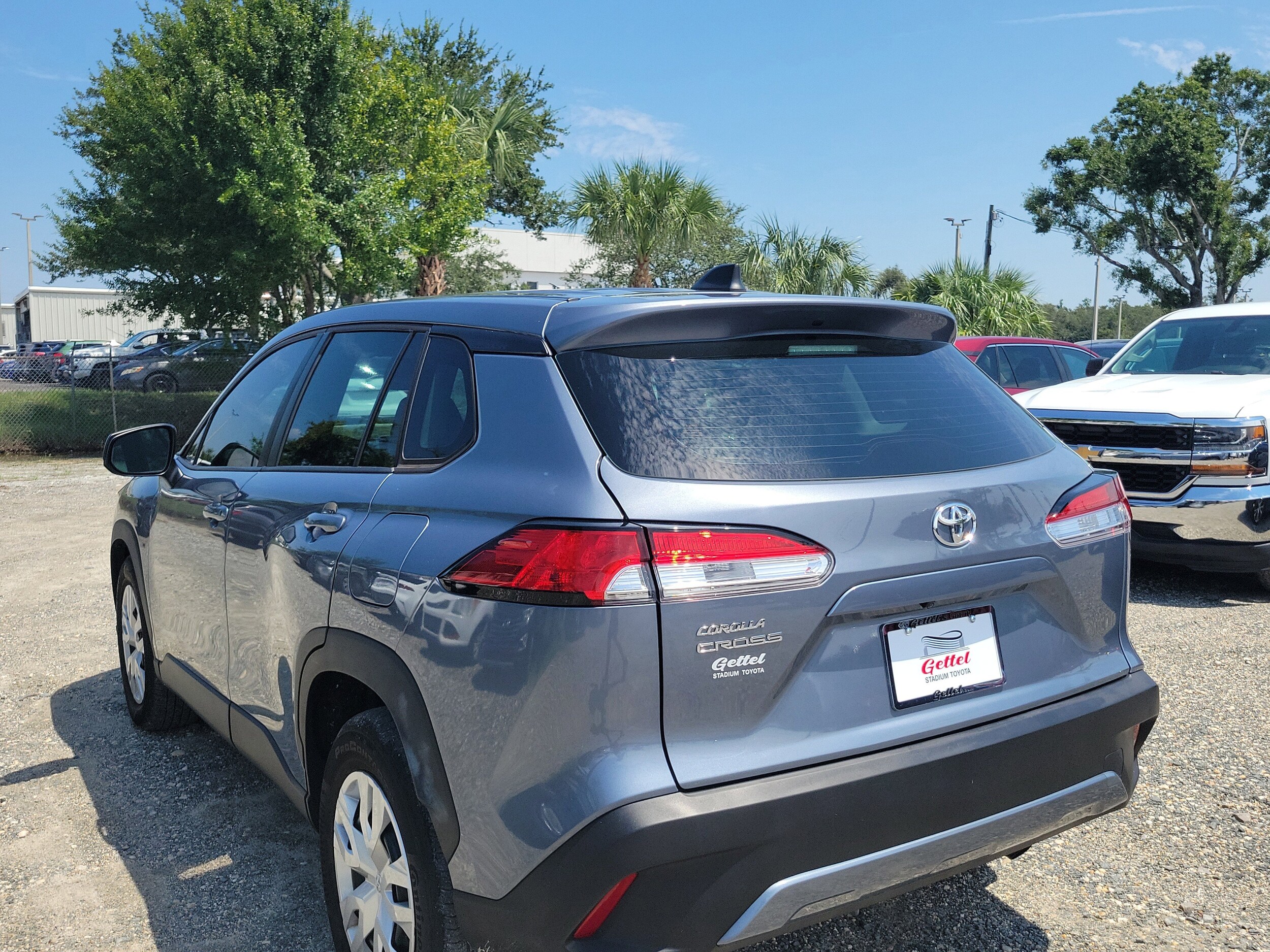 2022 Toyota Corolla Cross L photo 2