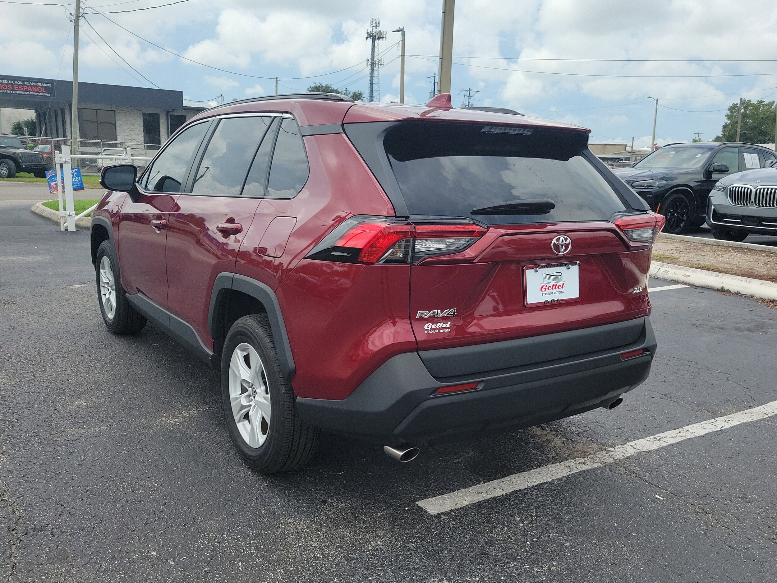 2021 Toyota RAV4 XLE photo 3