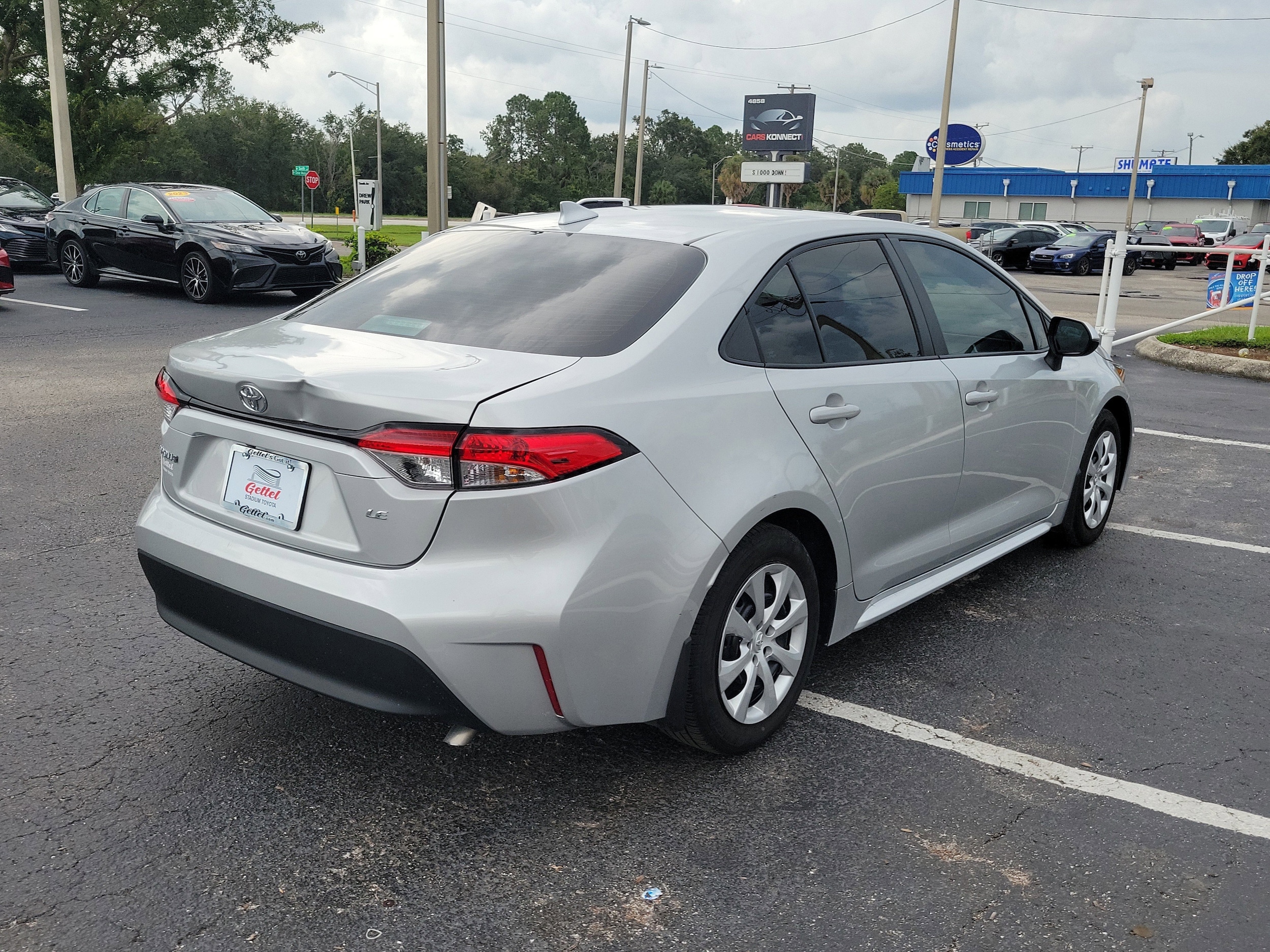 2025 Toyota Corolla LE photo 3