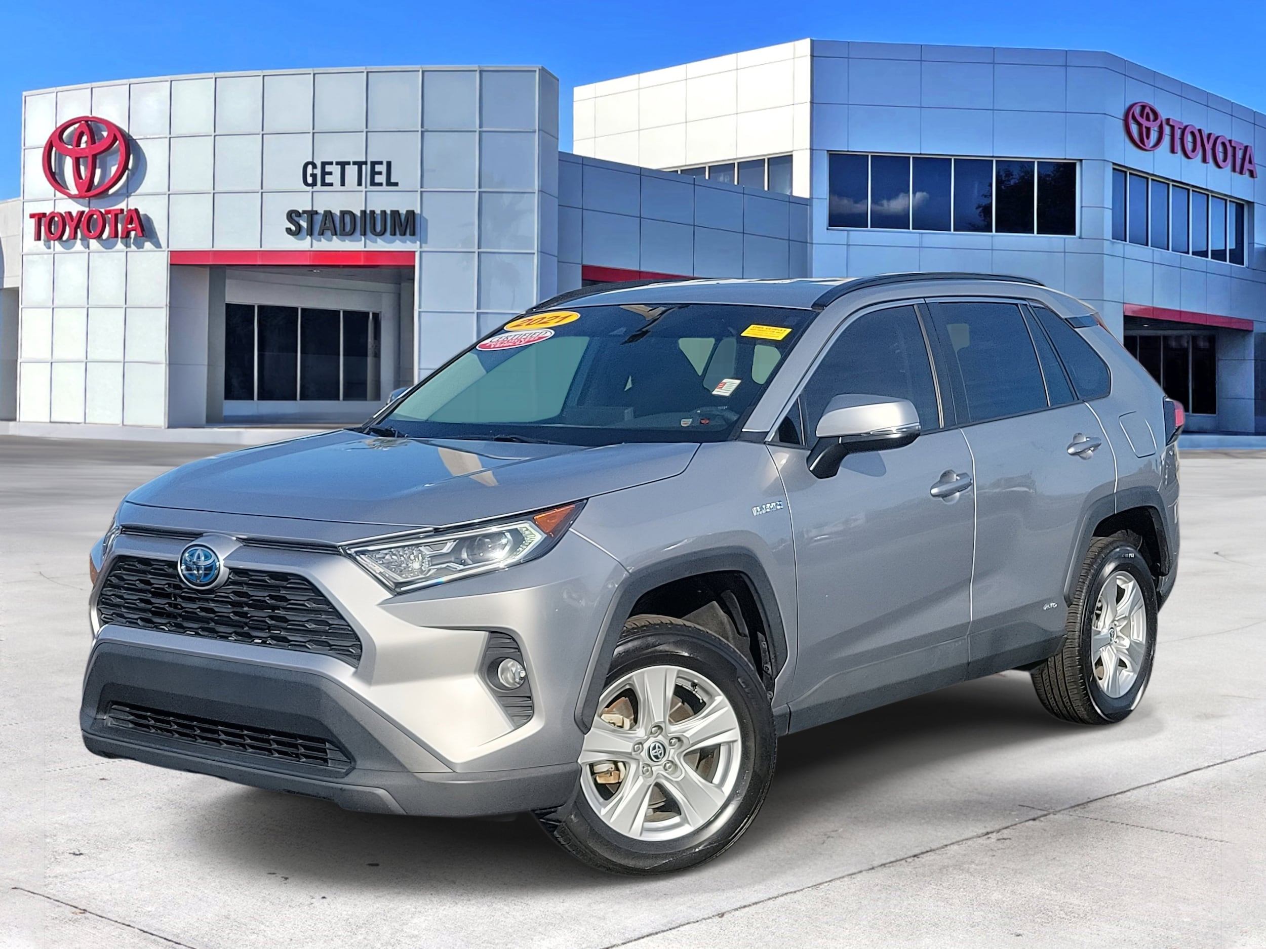 2021 Toyota RAV4 XLE's photo
