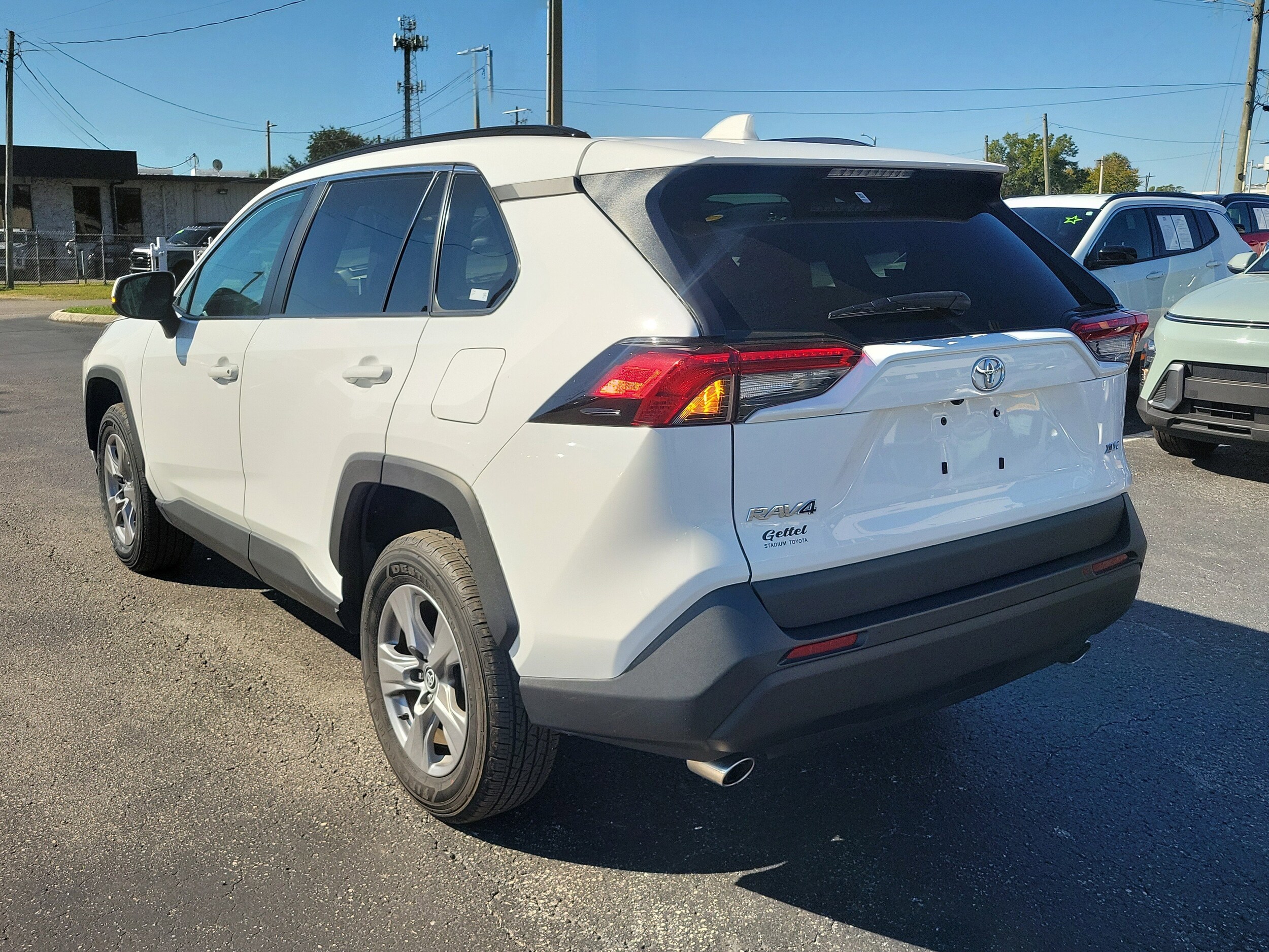 2024 Toyota RAV4 XLE photo 4