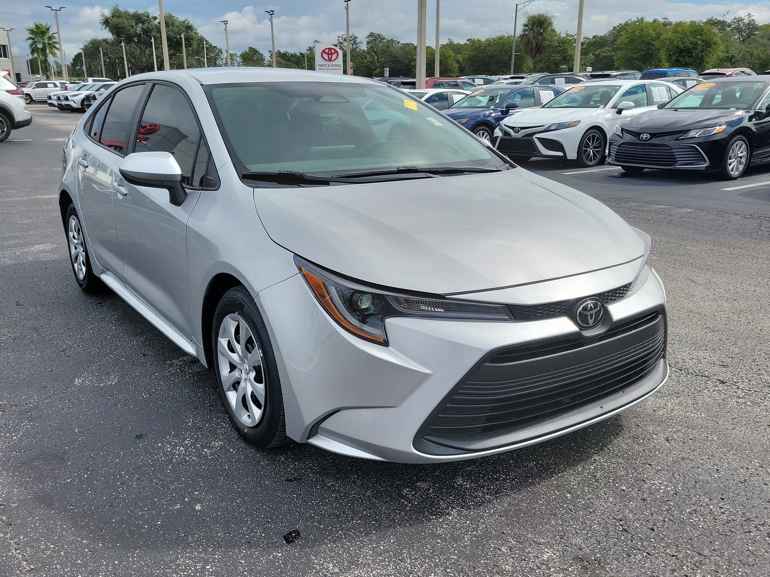 2024 Toyota Corolla LE photo 2