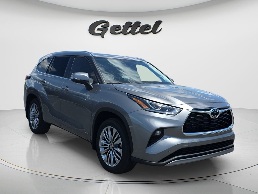 New 2026 Toyota Highlander Hybrid Platinum SUV